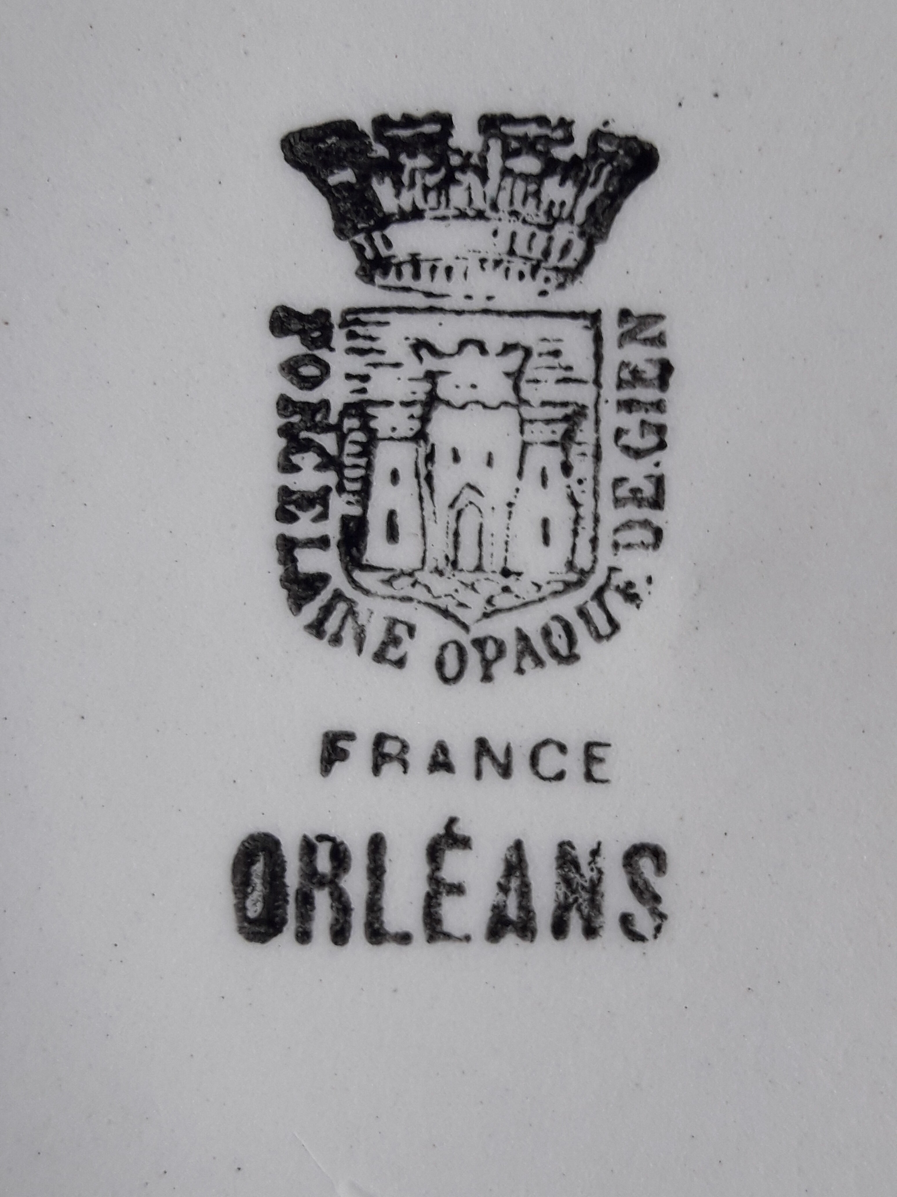 4 hollow plates in opaque porcelain from Gien model Orleans diam 22.5 cm