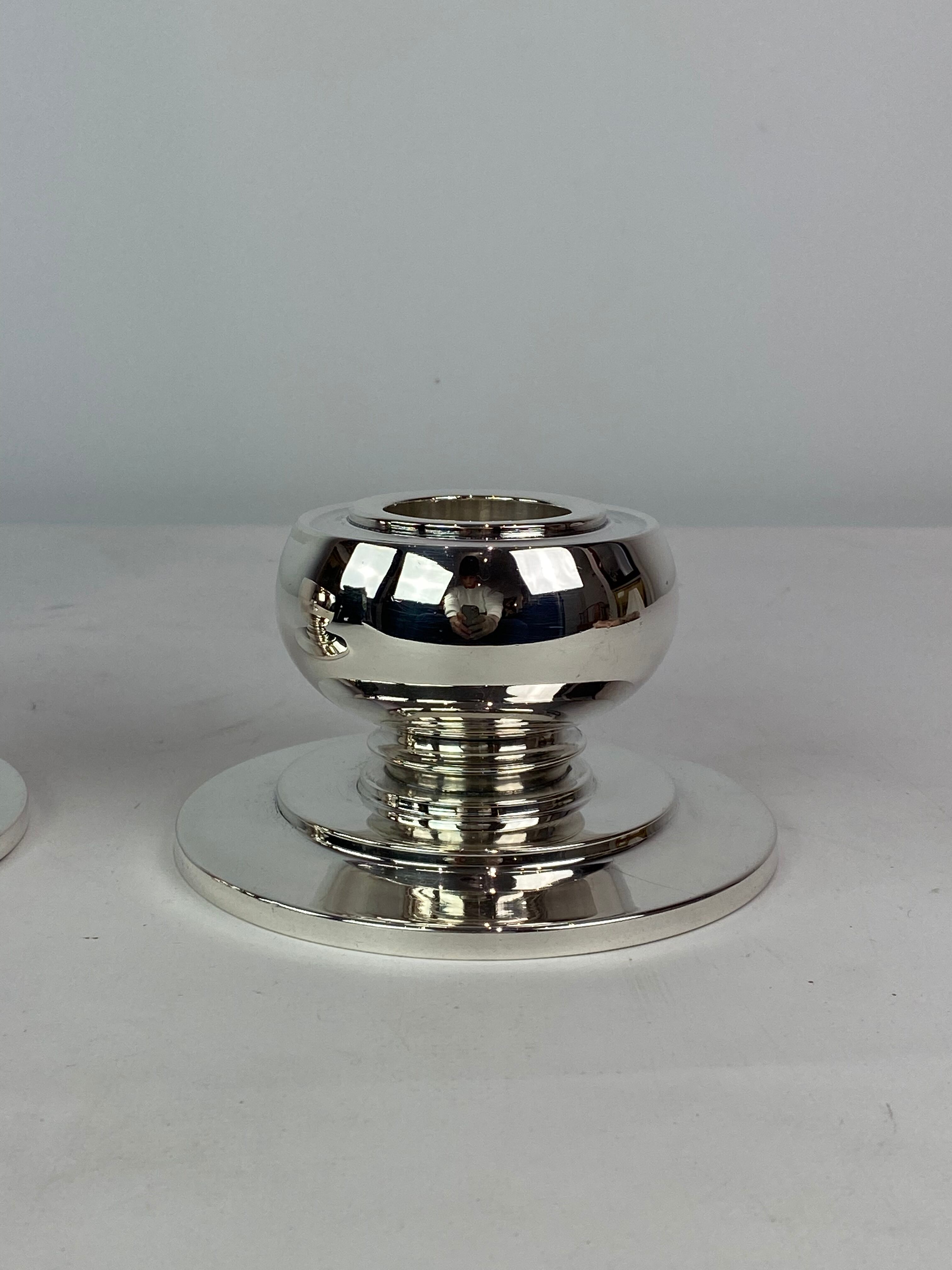 Set of two low candlesticks of 925 sterling and hallmarked silver, 1930s