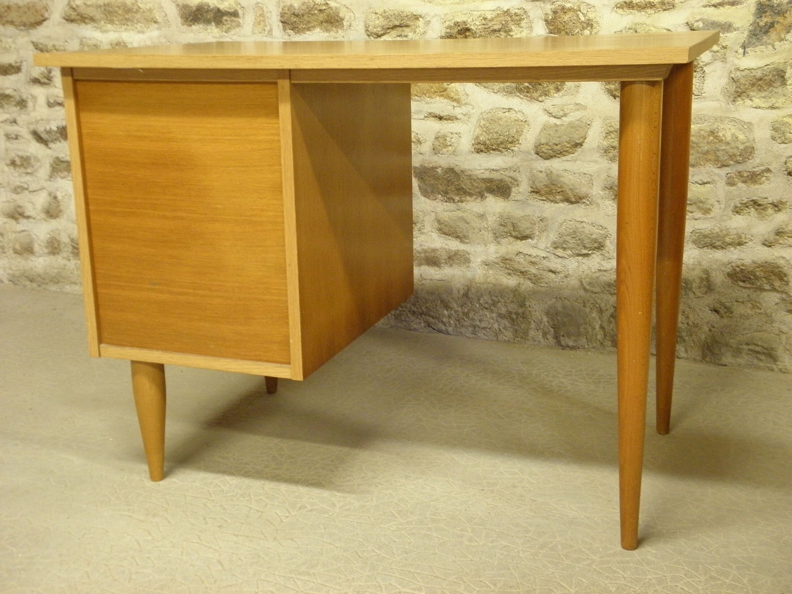 Desk 3 drawers spindles feet
