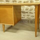 Desk 3 drawers spindles feet