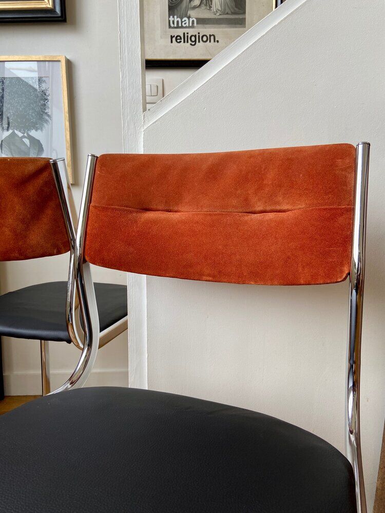 Paire de chaises en nubuck, skaï et aluminium chromé