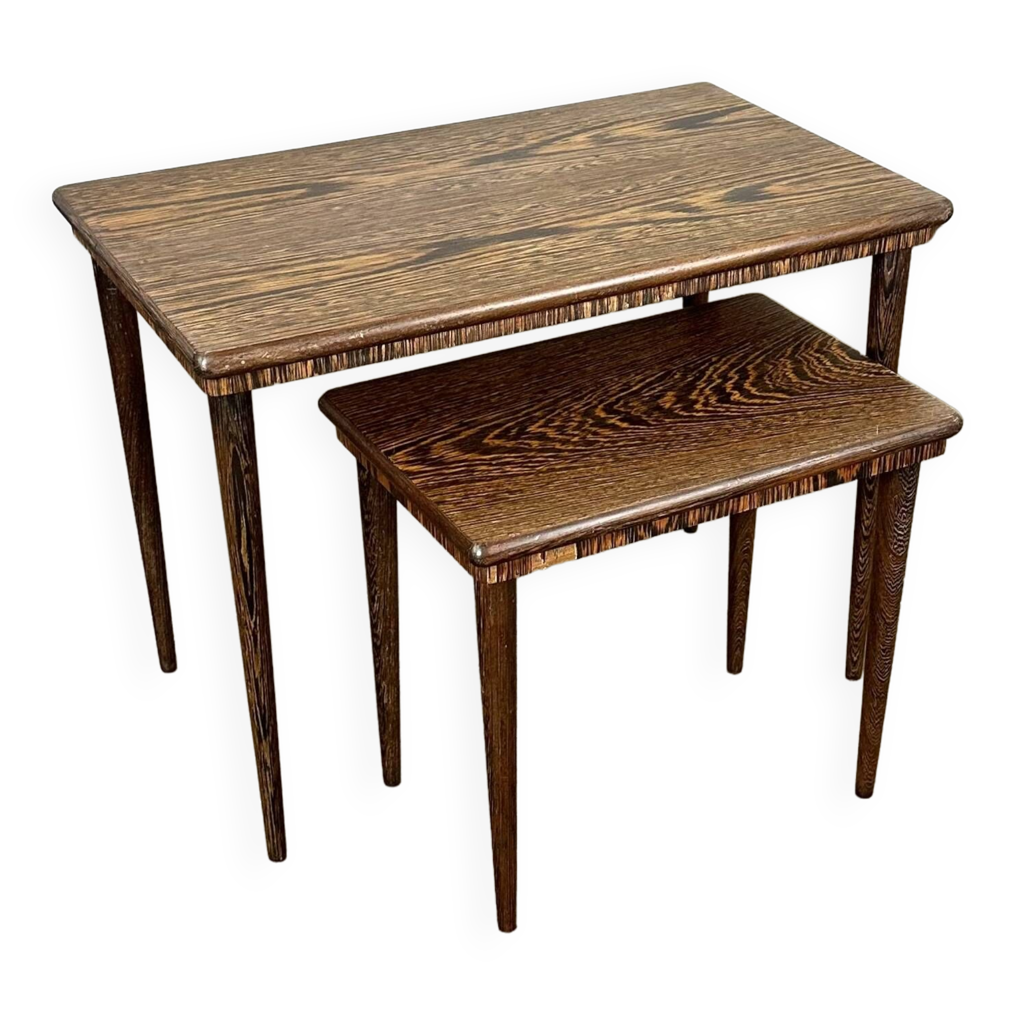 Suite de deux tables d'appoint en palissandre