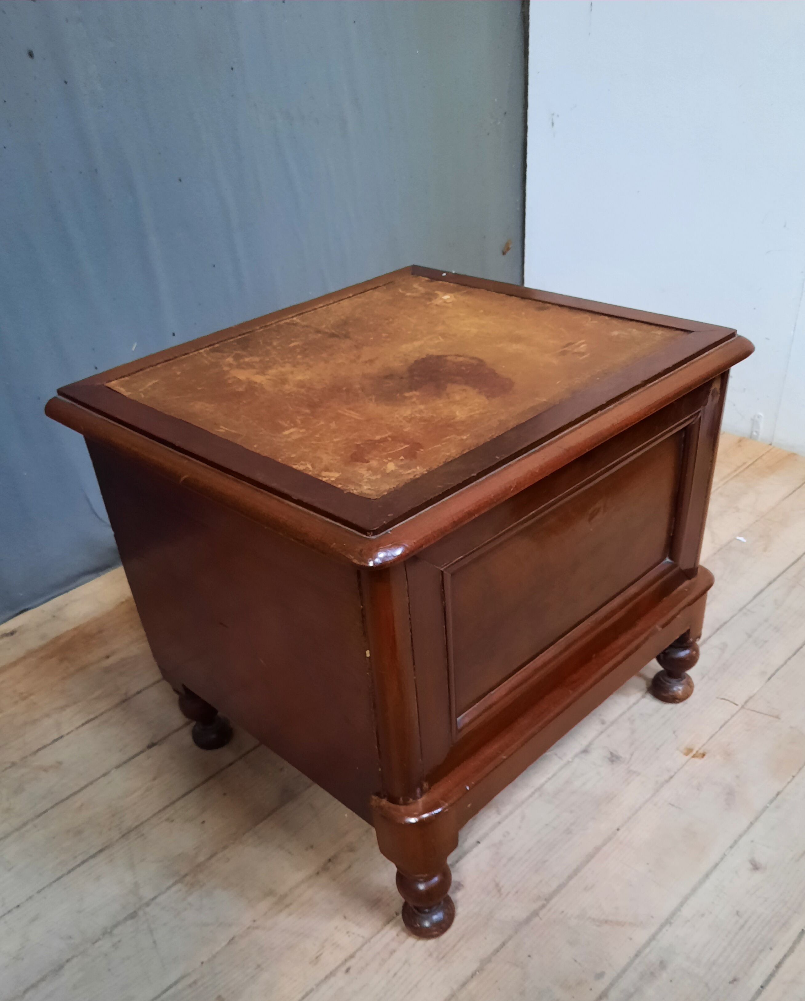 Mahogany Convenience Stool
