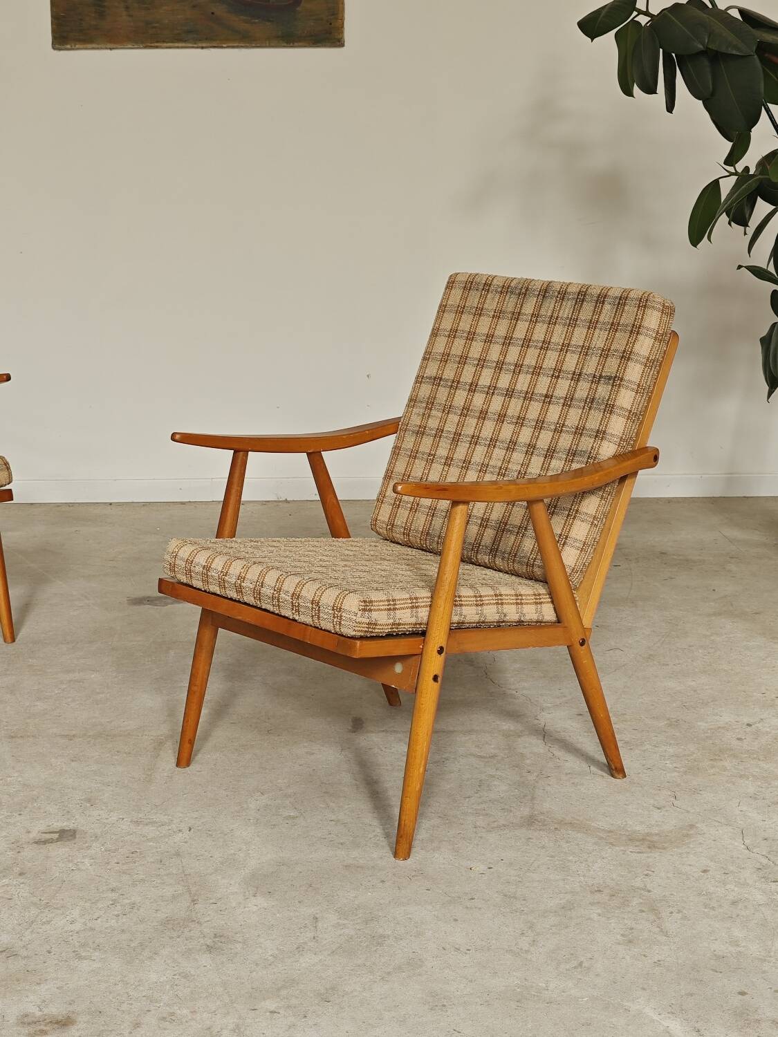 Pair of boomerang armchairs by antonin suman for ton (thonet)