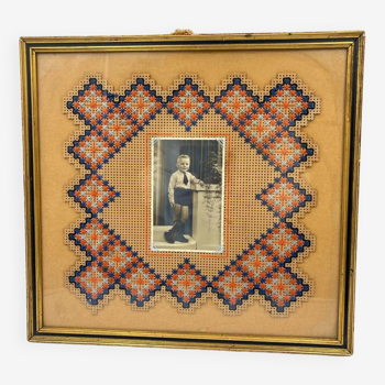 Photo frame with embroidery
