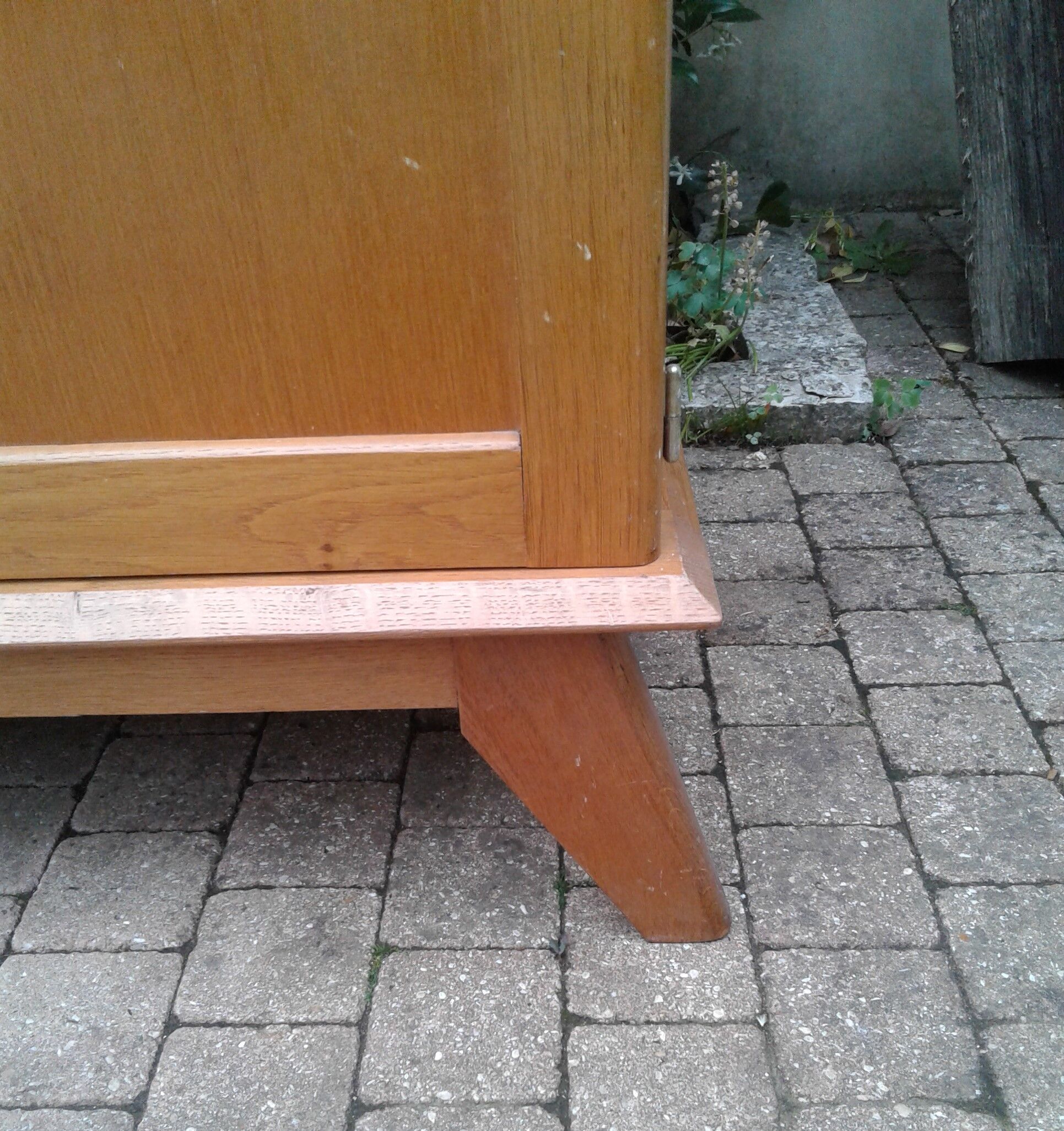 Cabinet vintage feet compass