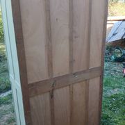 Parisian wardrobe with 2 doors and 3 shelves in Luxembourg green.