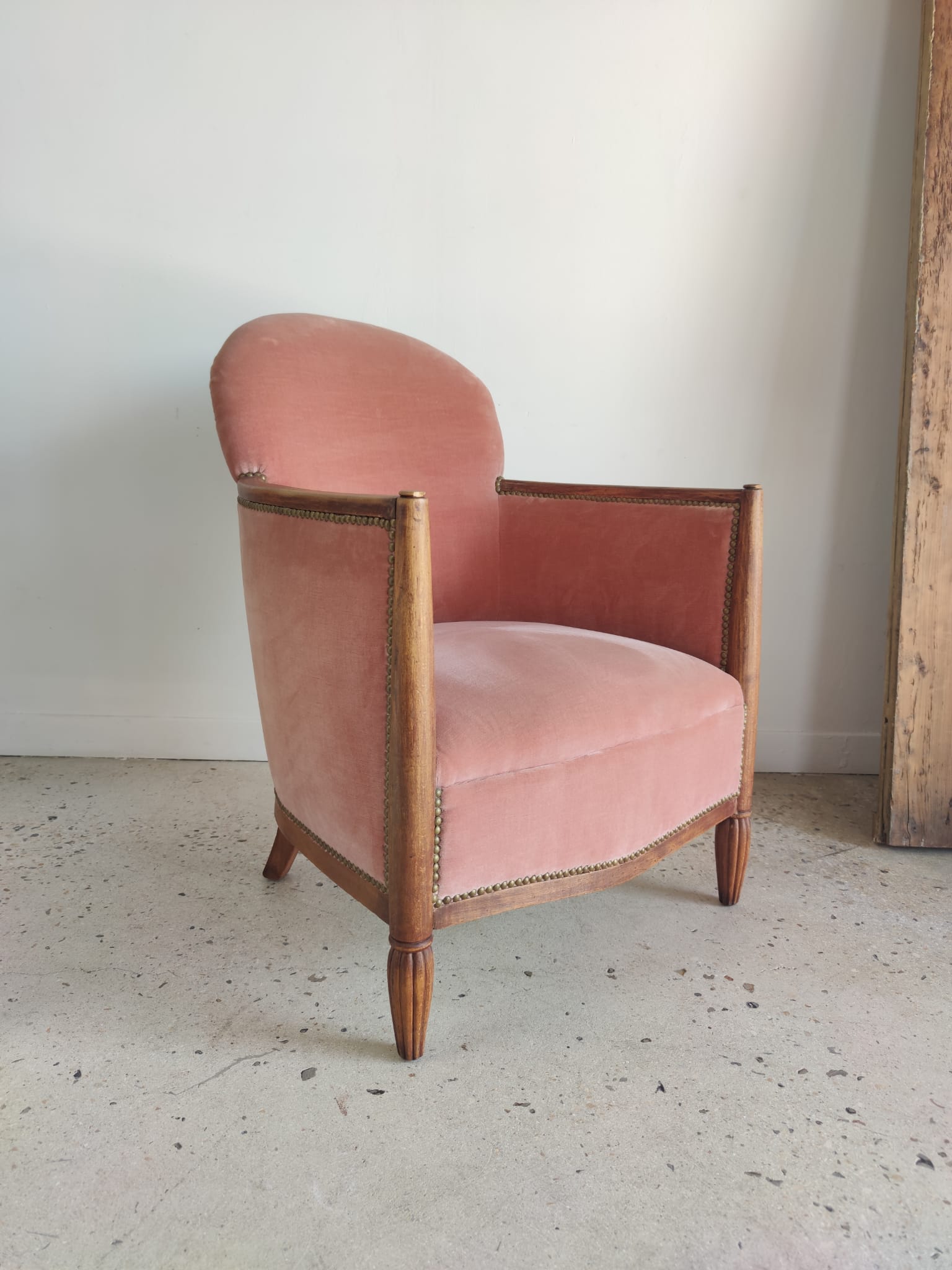 Armchair art deco pink velvet trim
