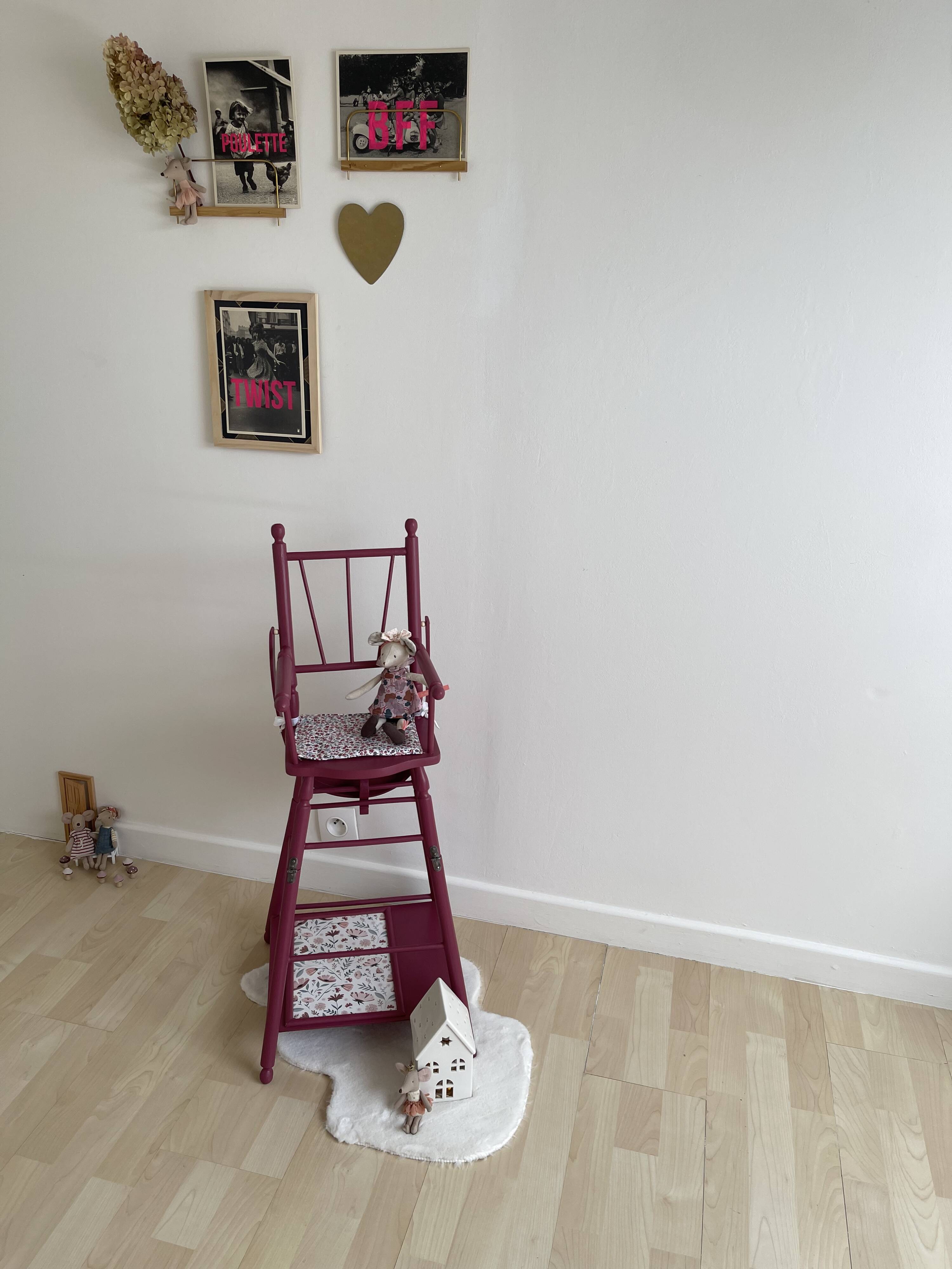Chaise haute poupée