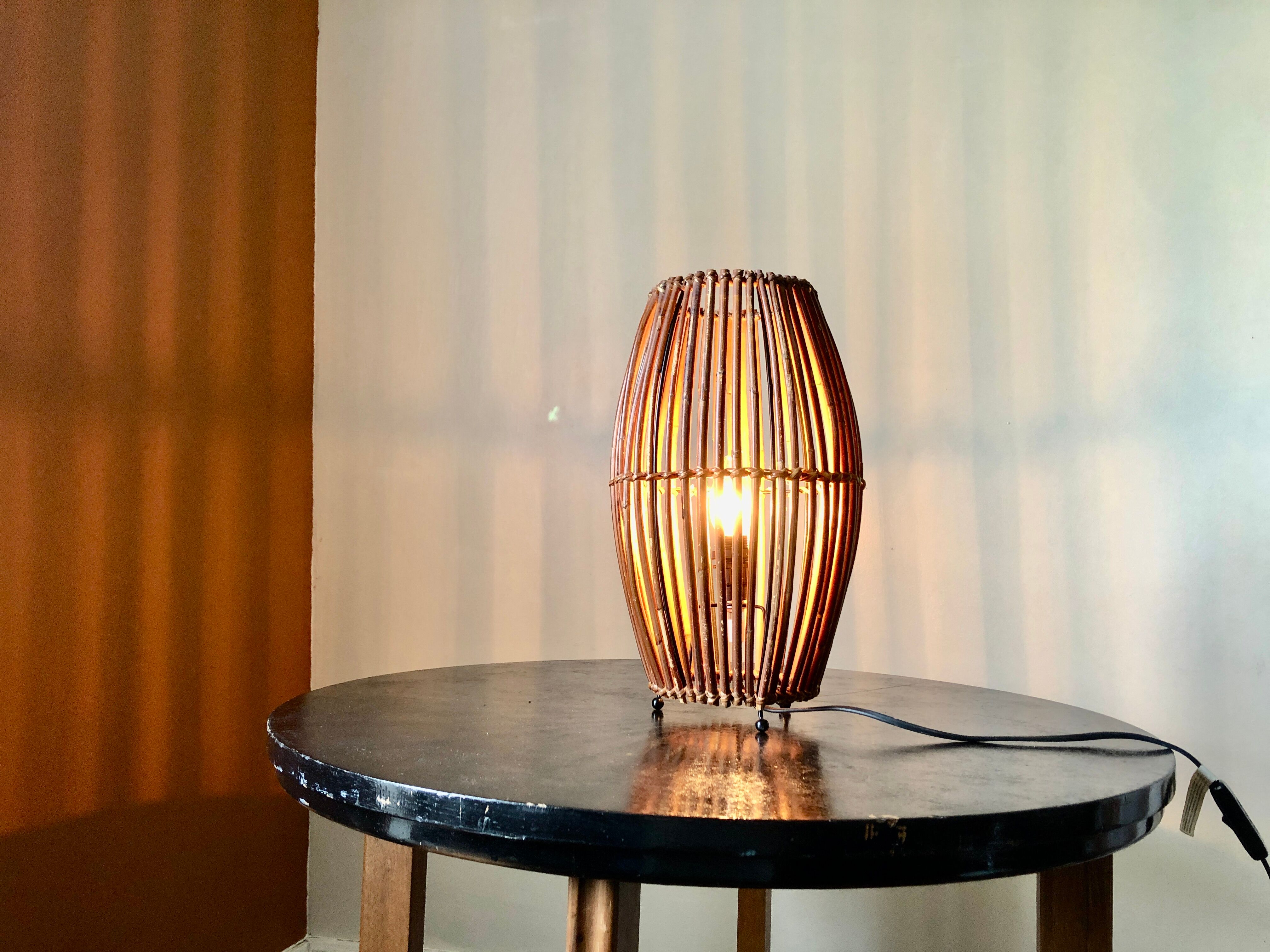 Rattan accent lamp