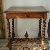 Table d'appoint, console style Louis XIII en noyer
