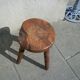 Tabouret brutaliste en orme
