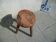 Tabouret brutaliste en orme