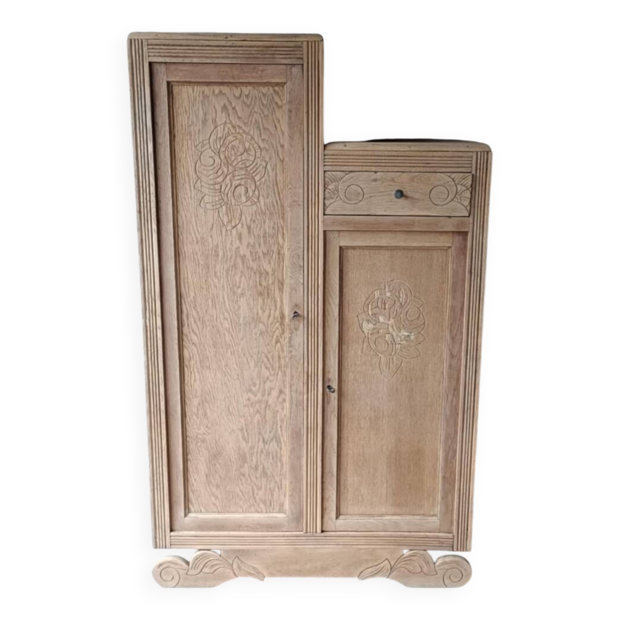 Asymmetrical wardrobe