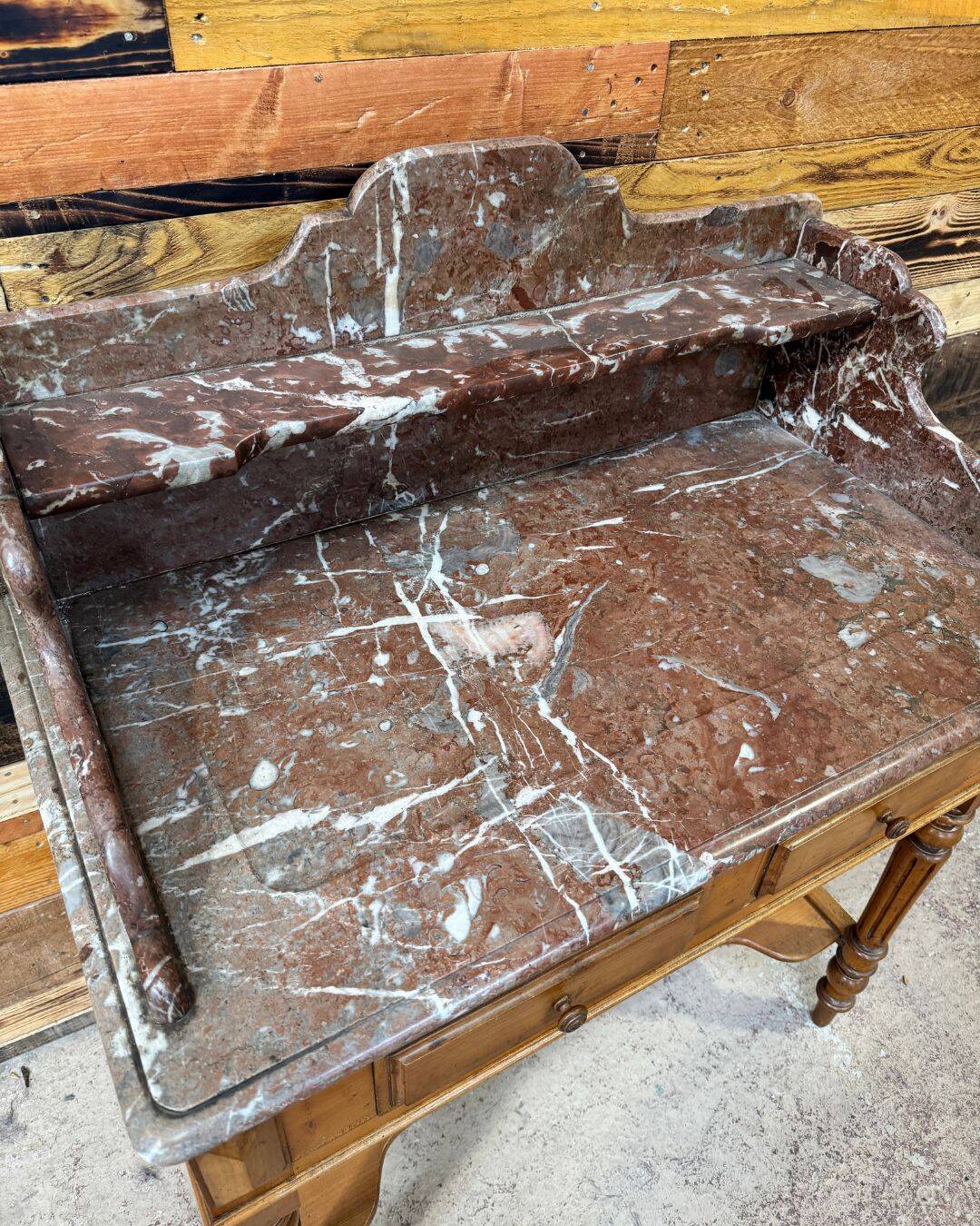 Ancienne console de toilette en merisier avec marbre