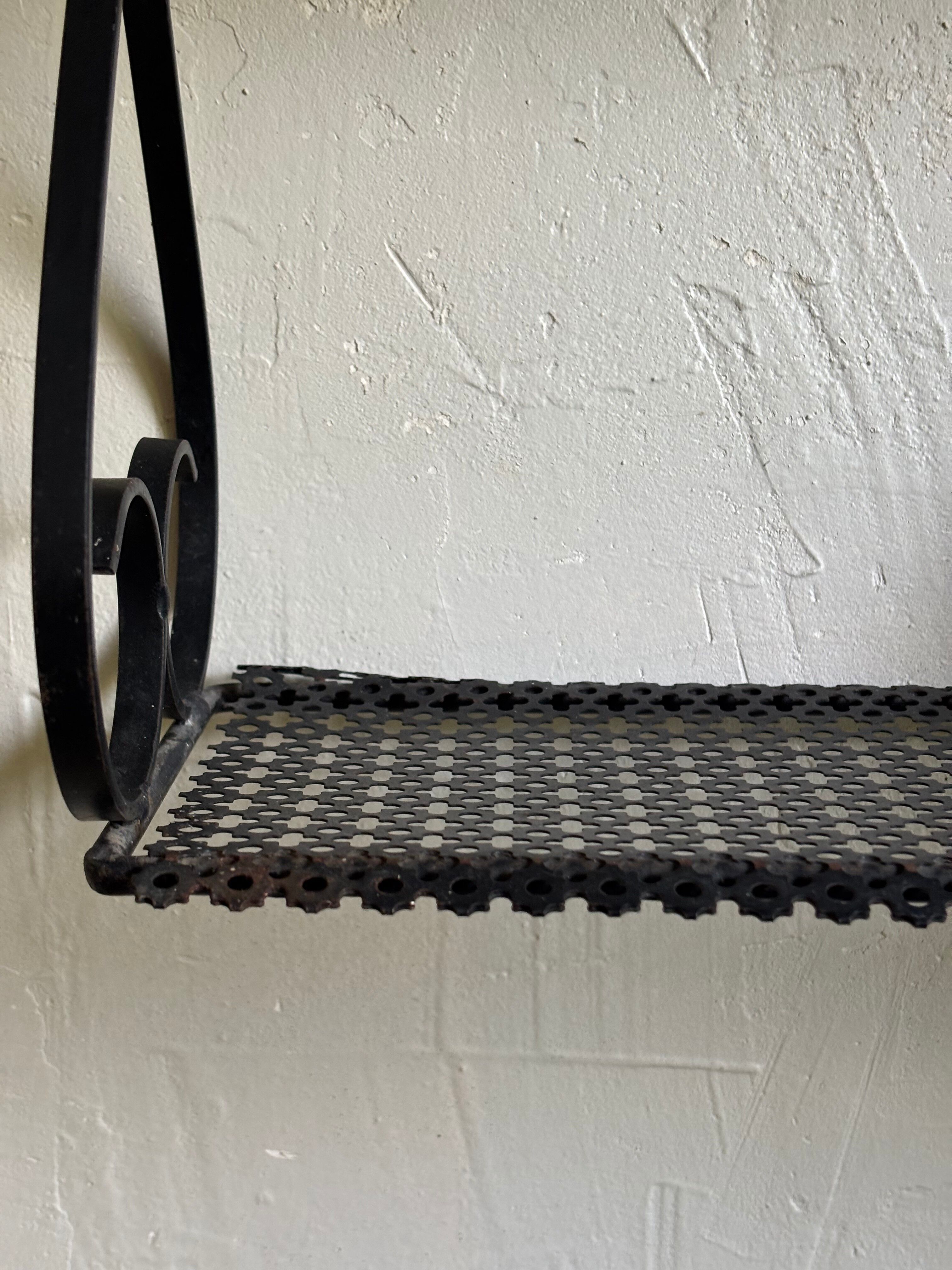 Perforated metal shelf dlg Mategot