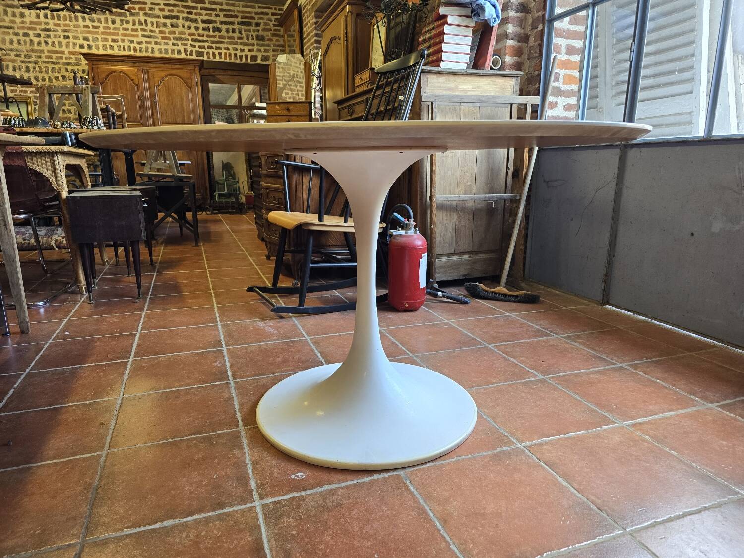 Tulip foot table from the 70s, 120cms in diameter