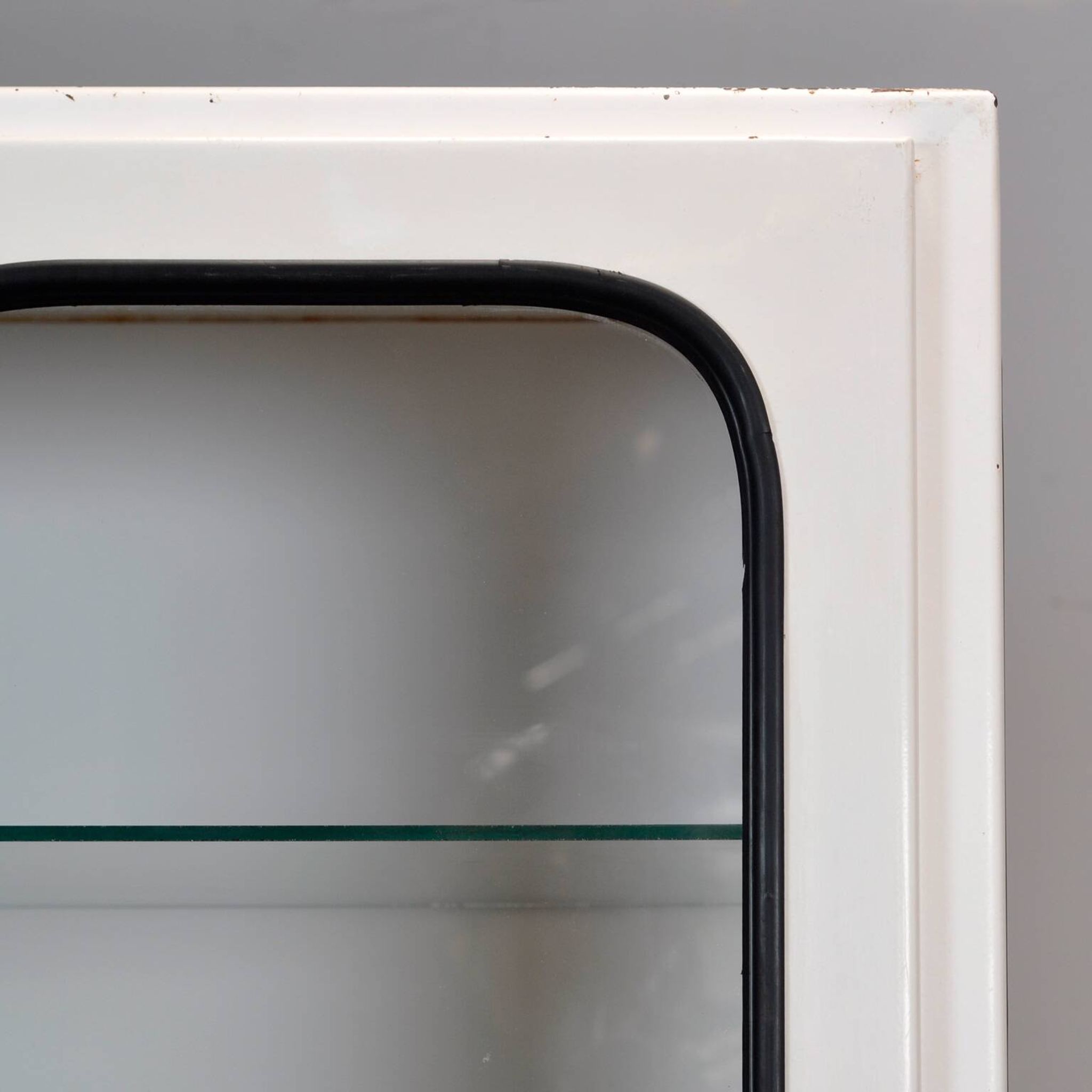 Armoire à pharmacie vintage en fer et verre, années 1970