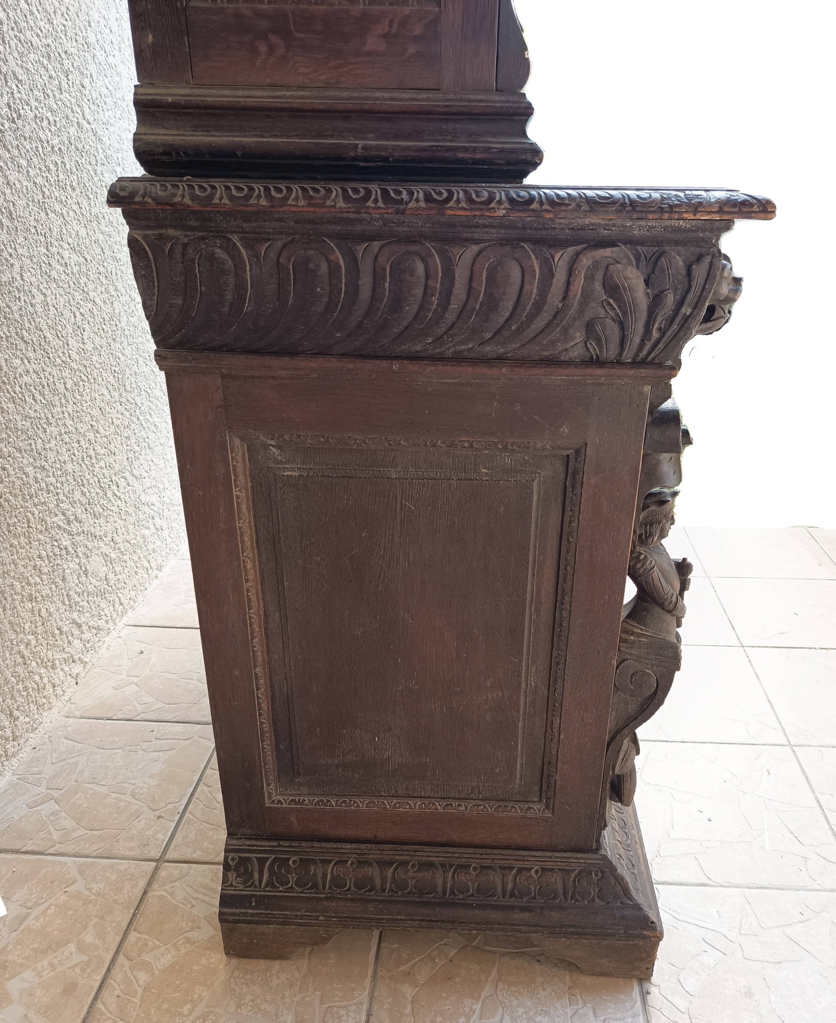 Renaissance oak library buffet from the 19th century.