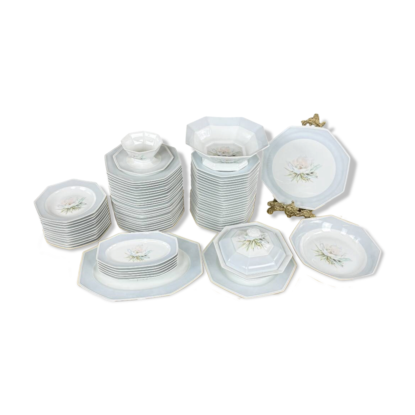Important Limoges porcelain table service, 71 pieces, 20th century.