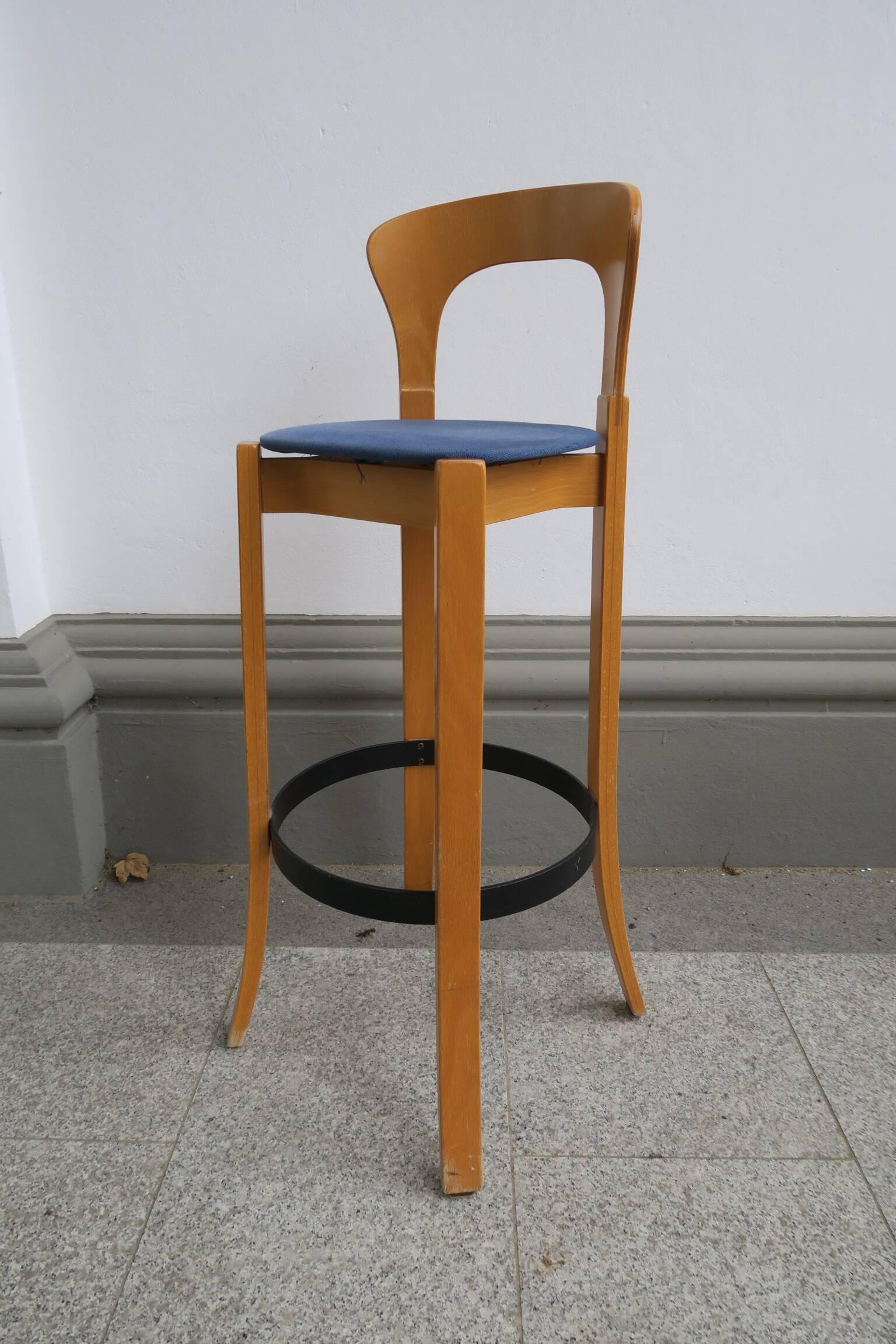 4 tabourets de bar dans le style de Bruno Rey ou Alvar Aalto