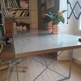 Table Moment du designer Niels Gammelgaard pour Ikea