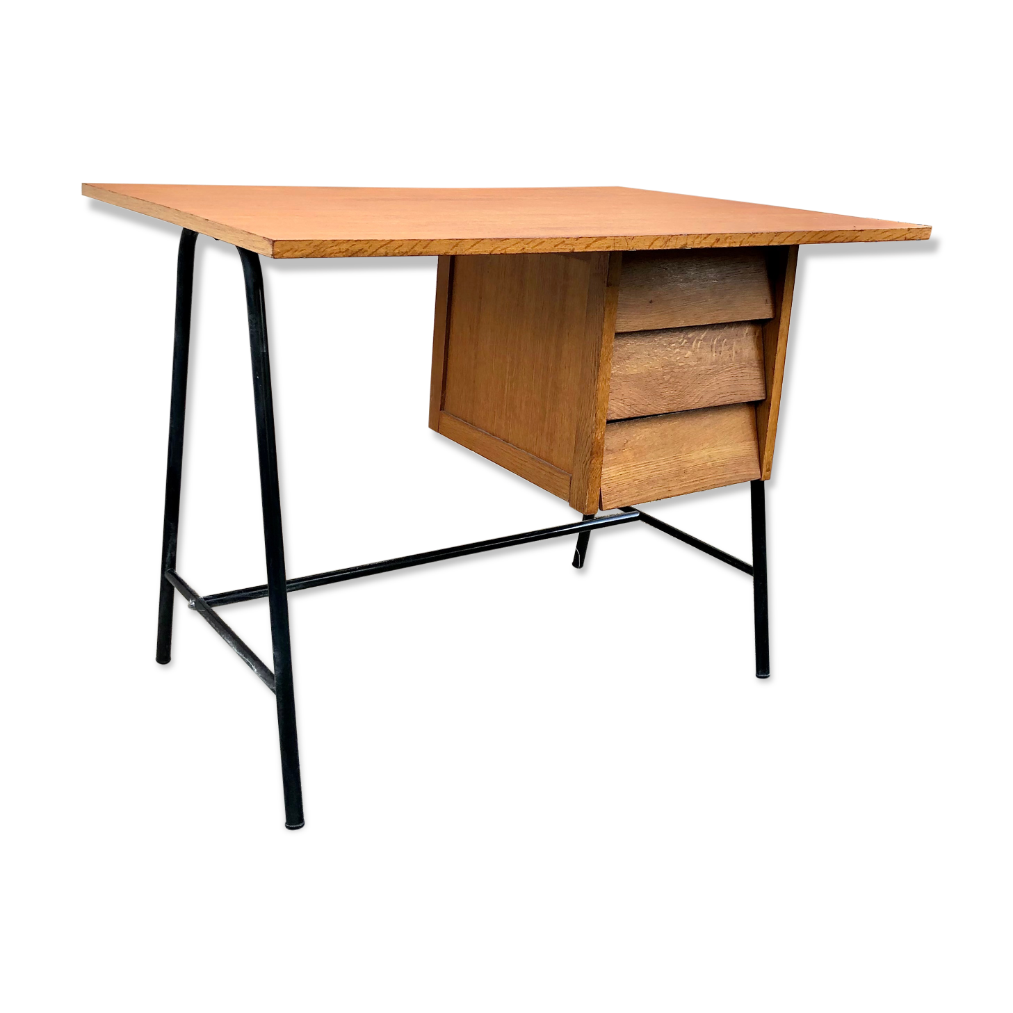 Scandinavian hitier style office