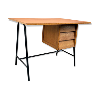 Scandinavian hitier style office
