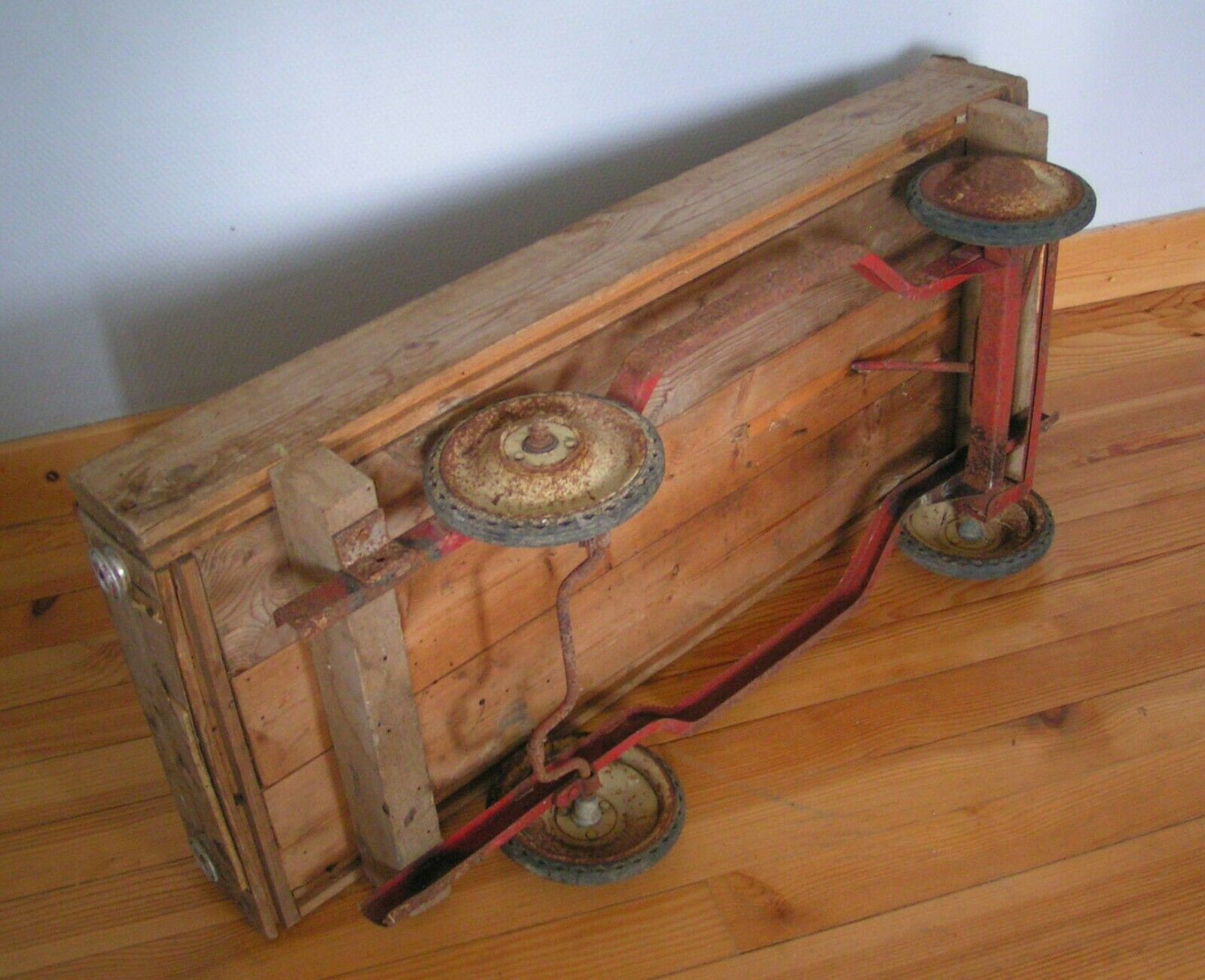Old pedal car soap box in wood and metal 50s