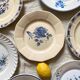 8 assiettes anciennes dépareillées en faïence