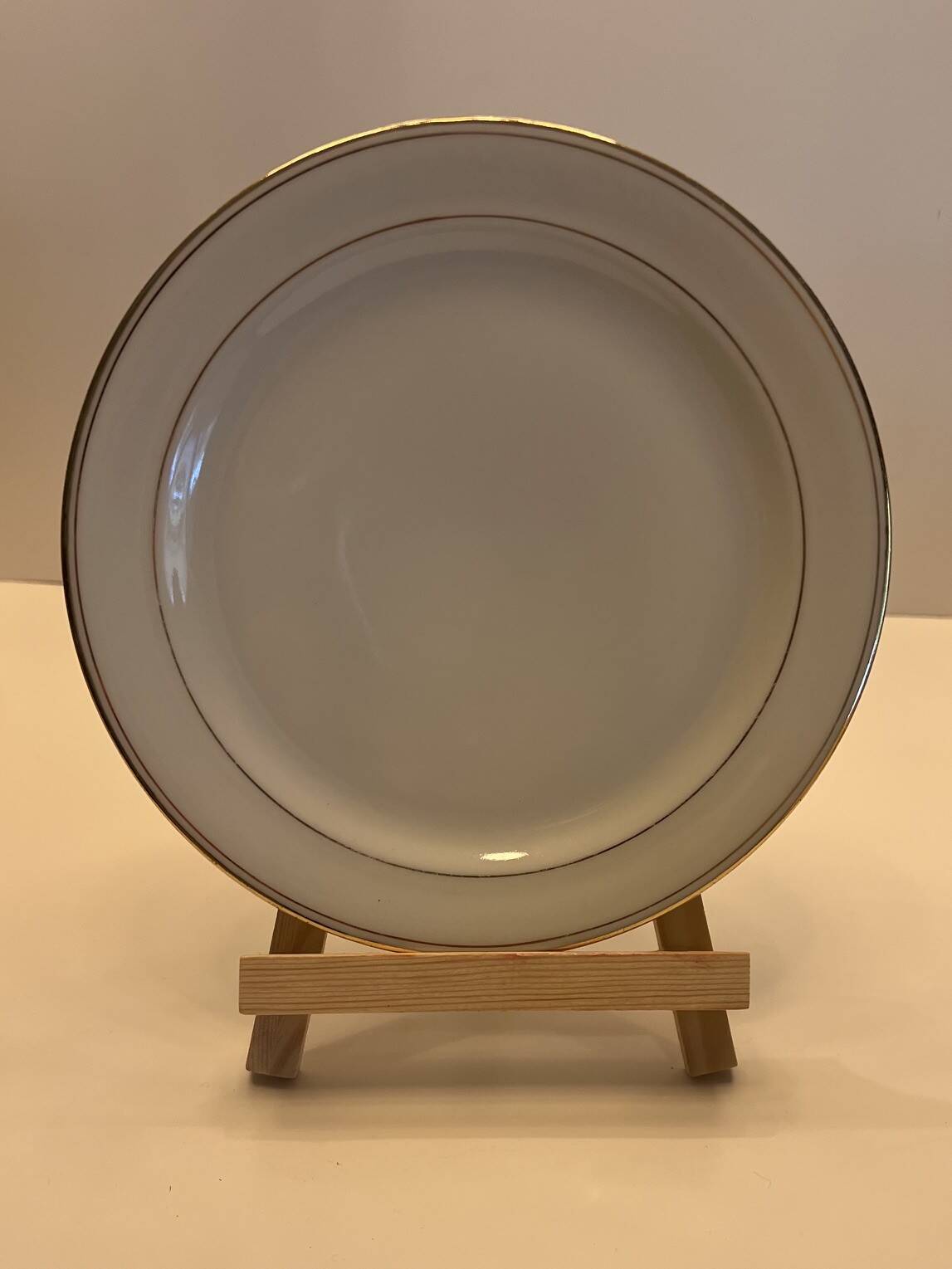 Service of 34 Limoges porcelain plates by Chastagner & Cie – Gilded borders.