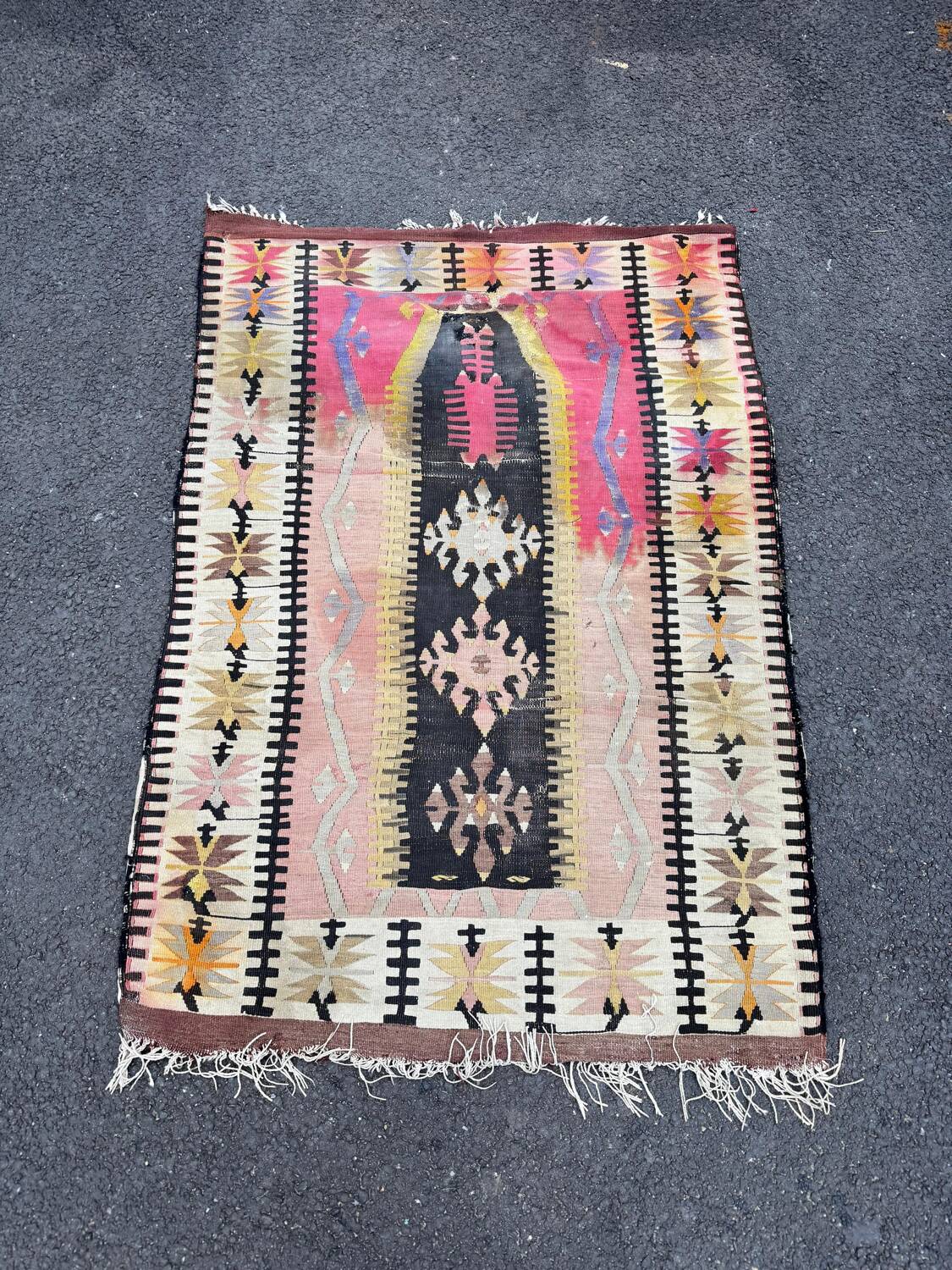 Antique kilim rug with a deep patina – 135 x 91 cm
