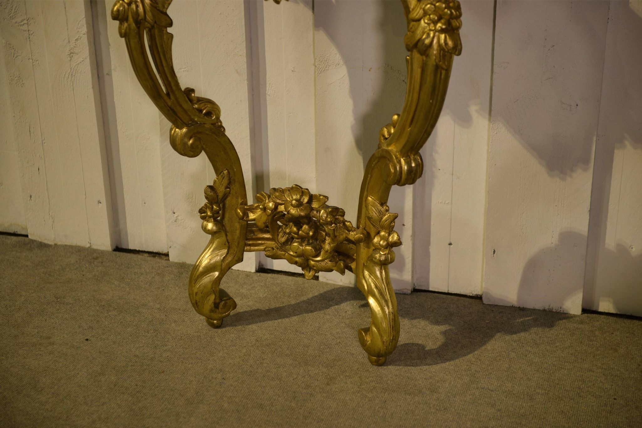 Golden wood and marble console, 19th century.