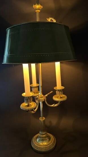 Bronze bouillotte lamp from the 19th century.