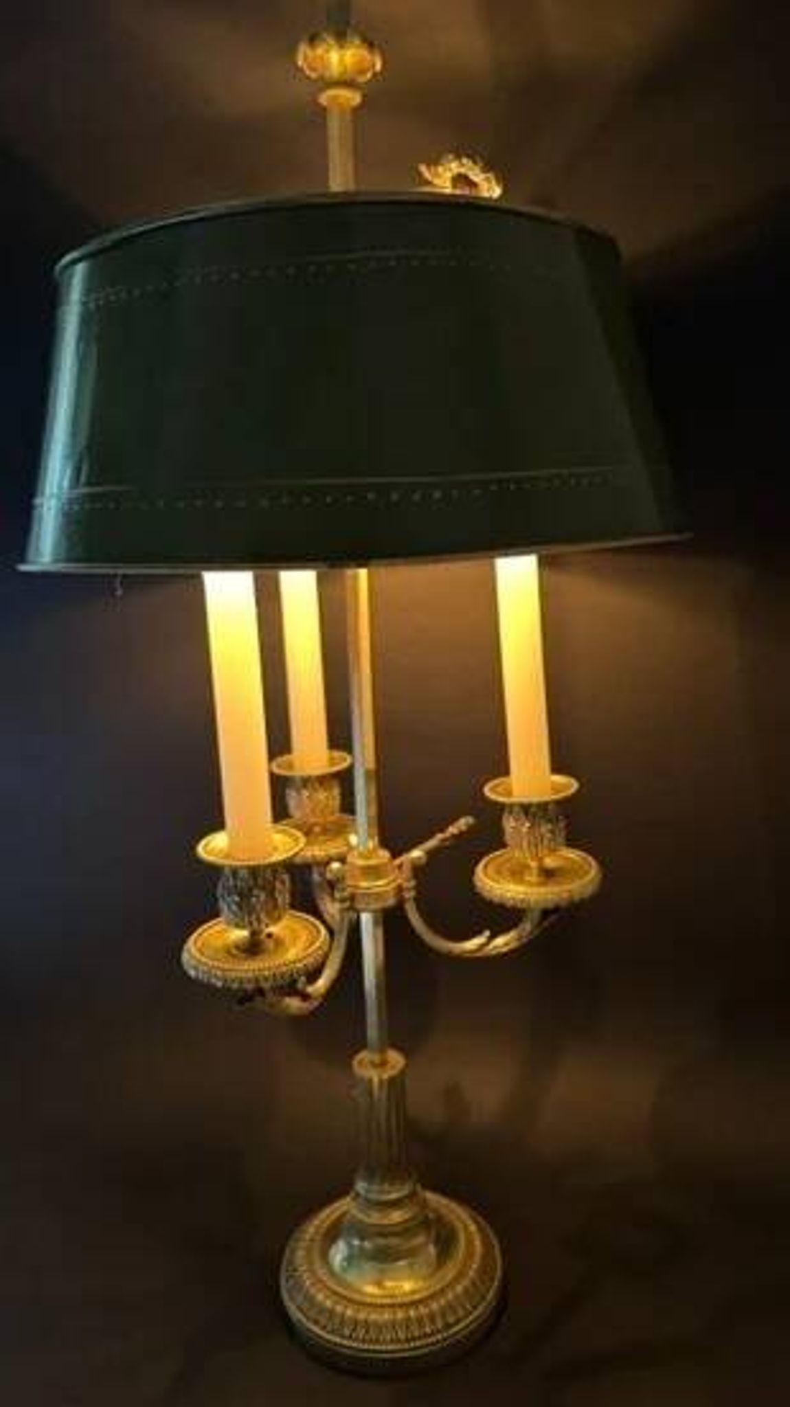 Bronze bouillotte lamp from the 19th century.