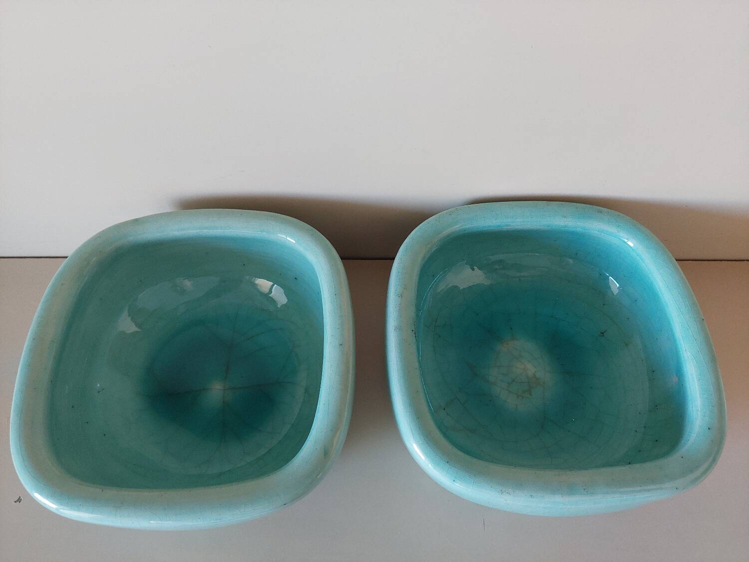 Turquoise cracked ceramic empty pocket signed Keramos, Sèvres circa 1950