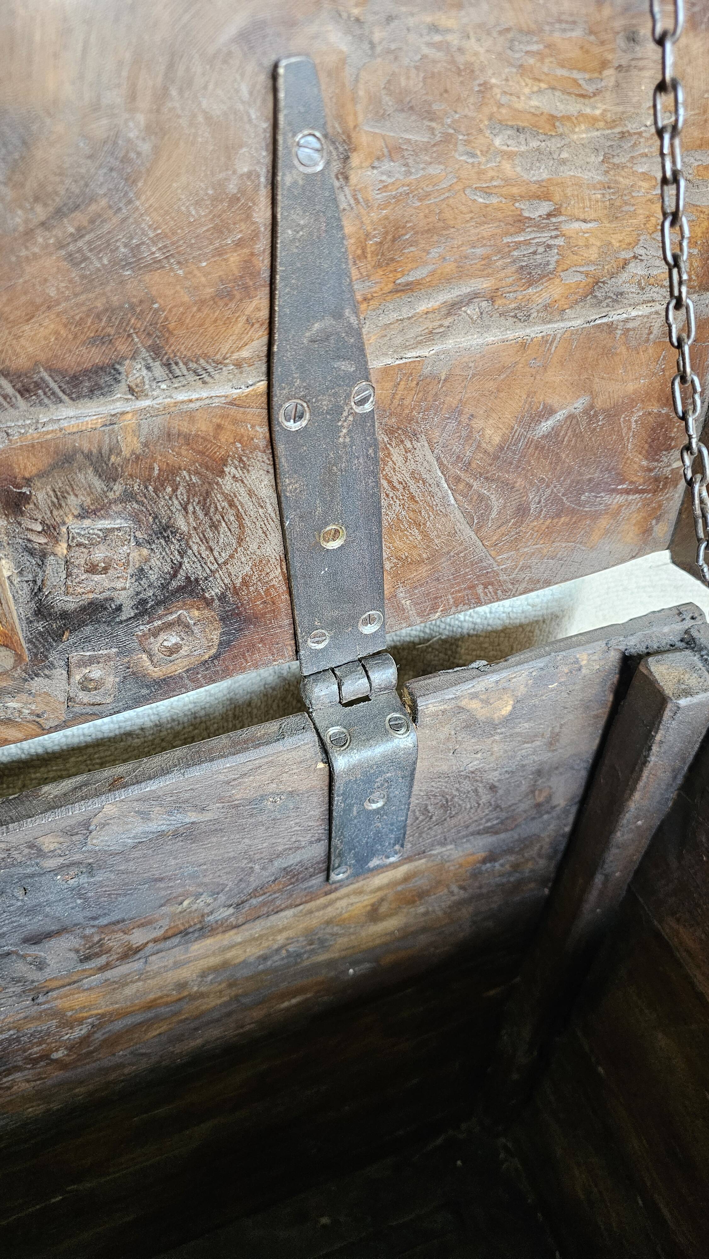 Old chest - dowry console from Bikaner in teak and wrought iron