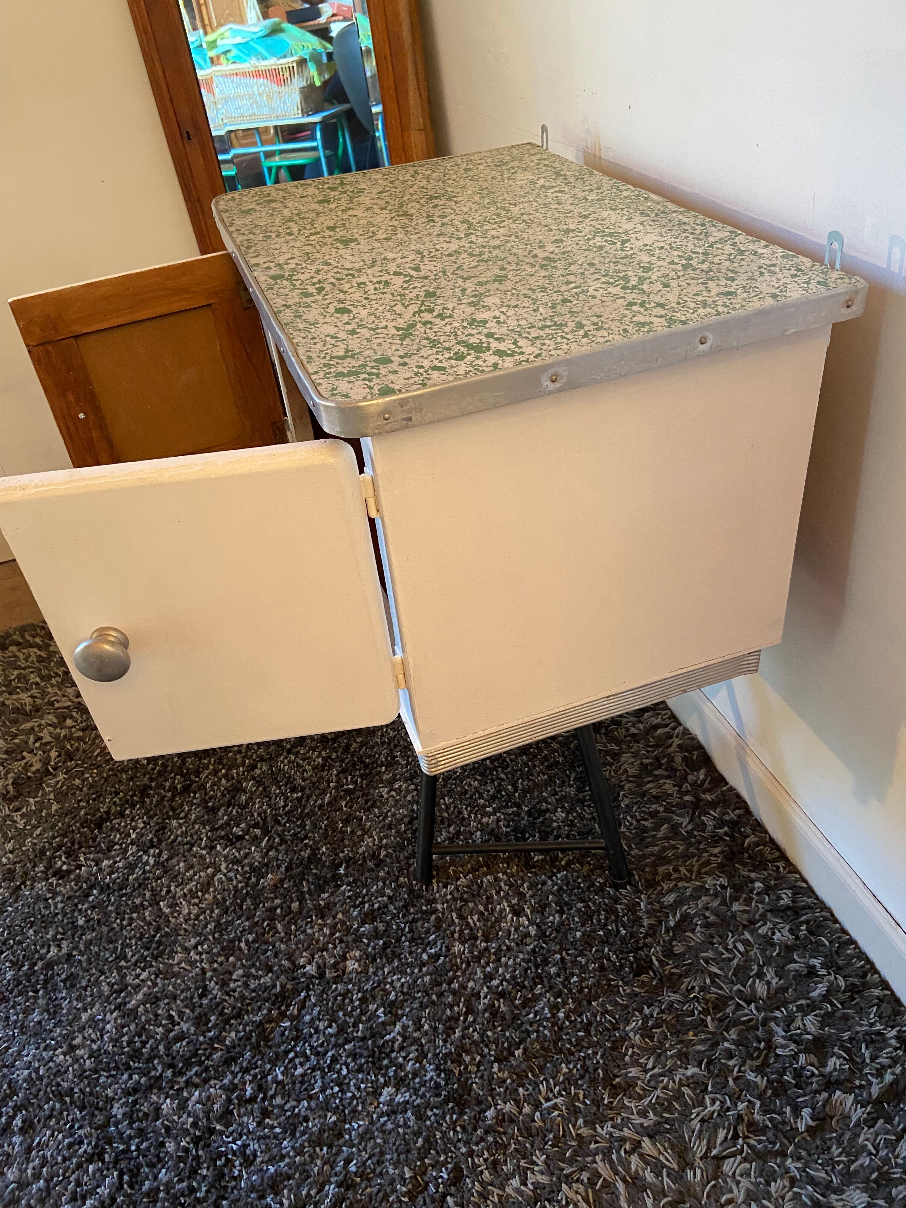 Elegant kitchen top 50s