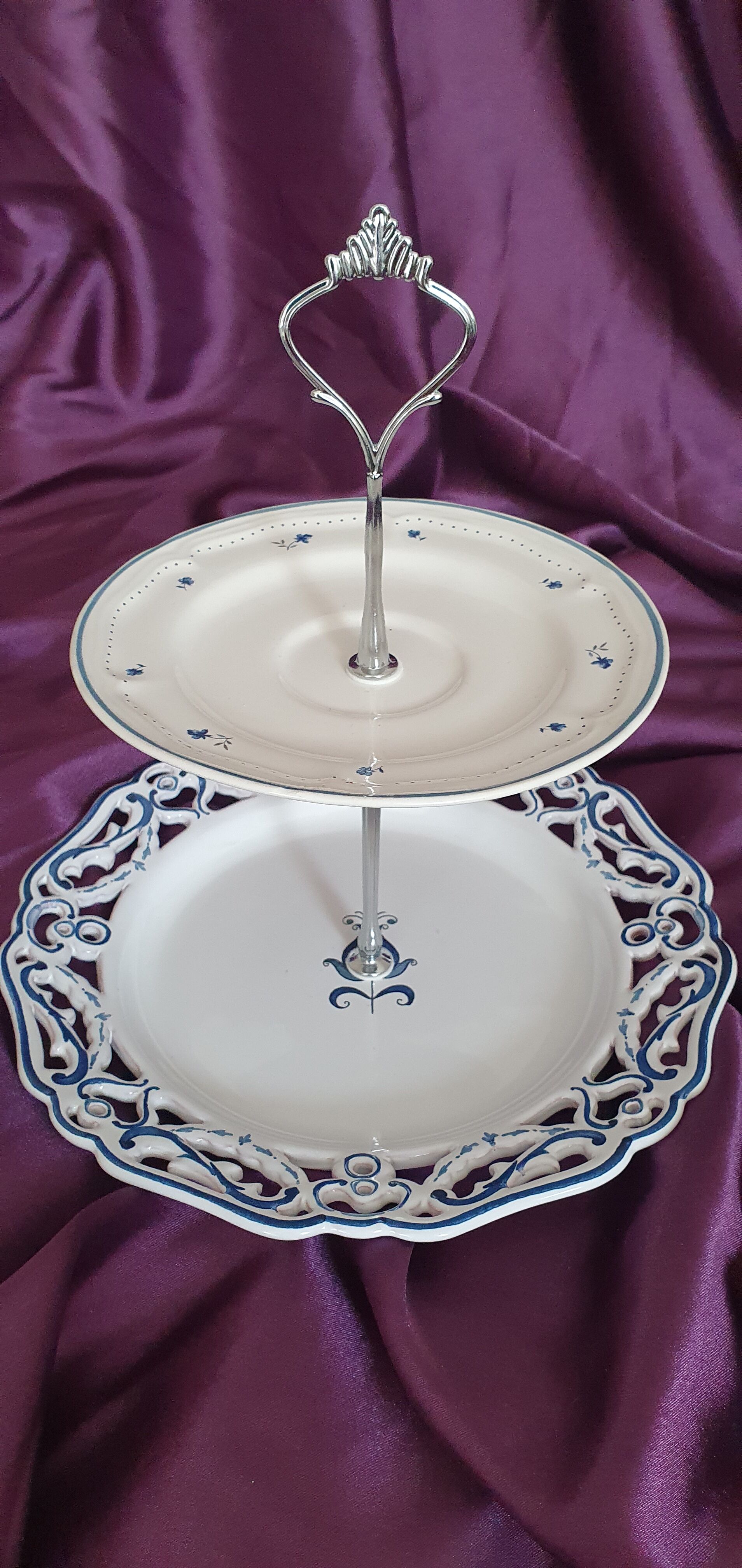 Display for cakes, fruits, aperitifs