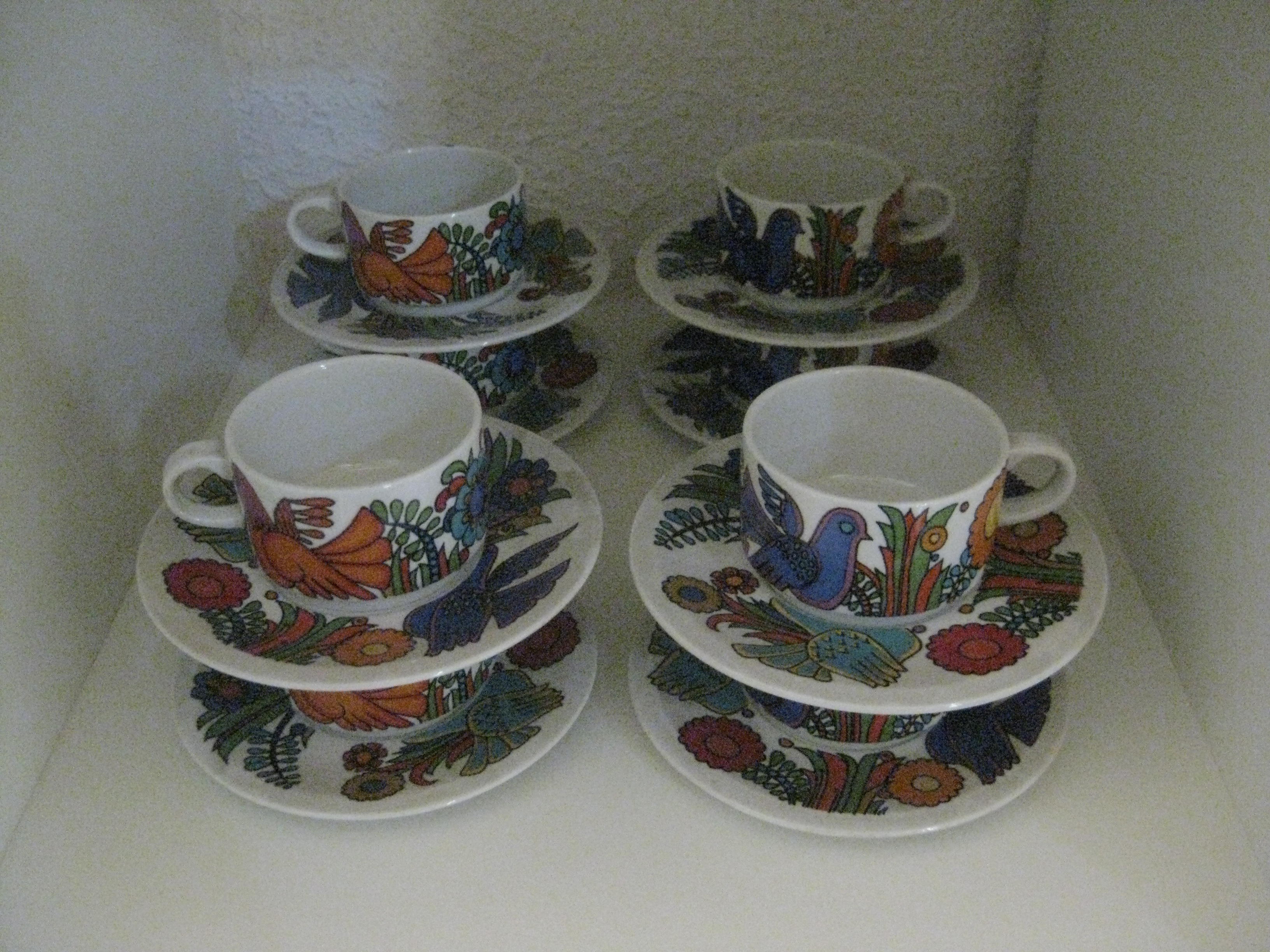 Acapulco Villeroy and Boch 8 cups and vintage saucers