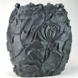 Black resin vase Lotus publisher VGnewtrend