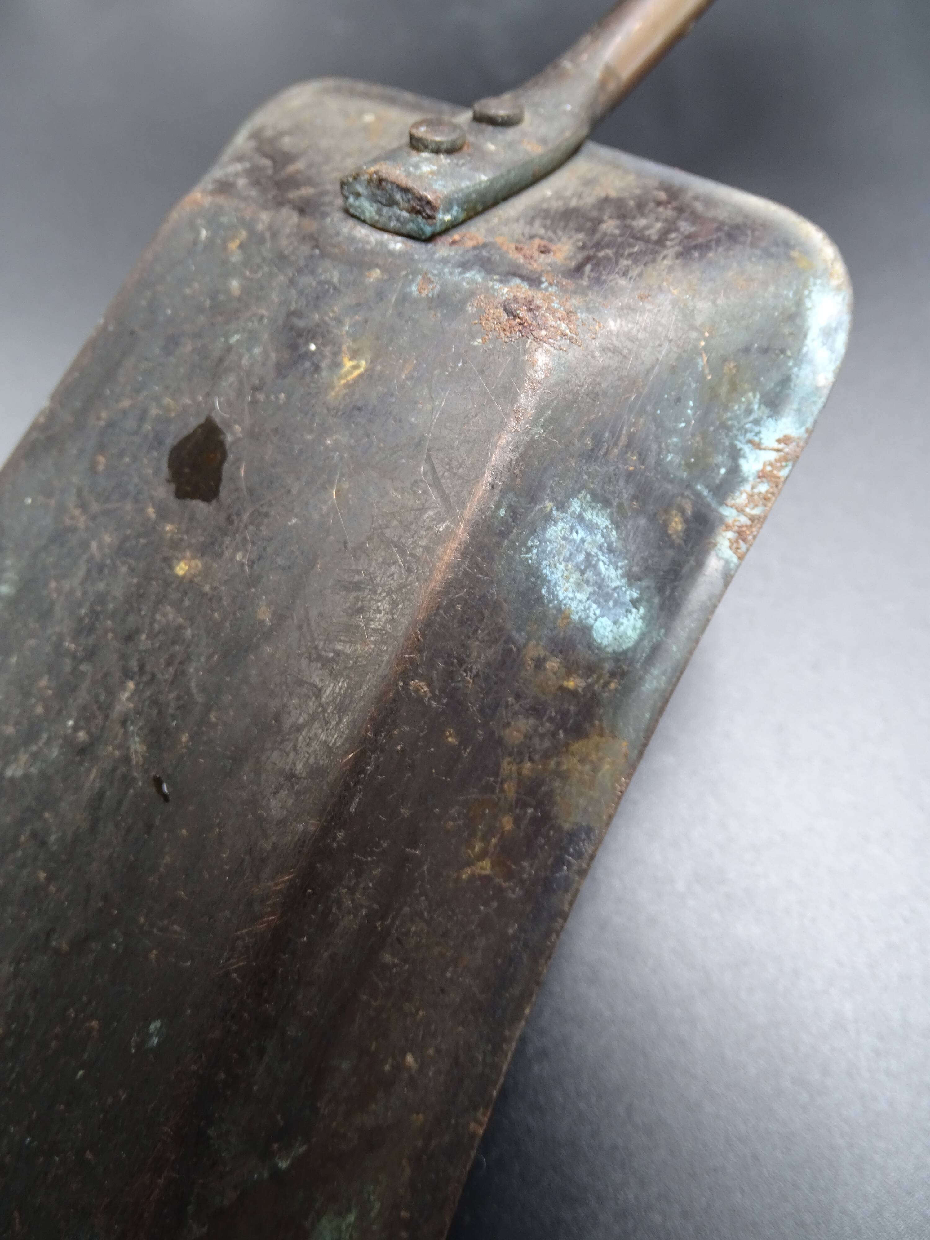 Full chimney servant of his accessories - The enamelled cast iron knight