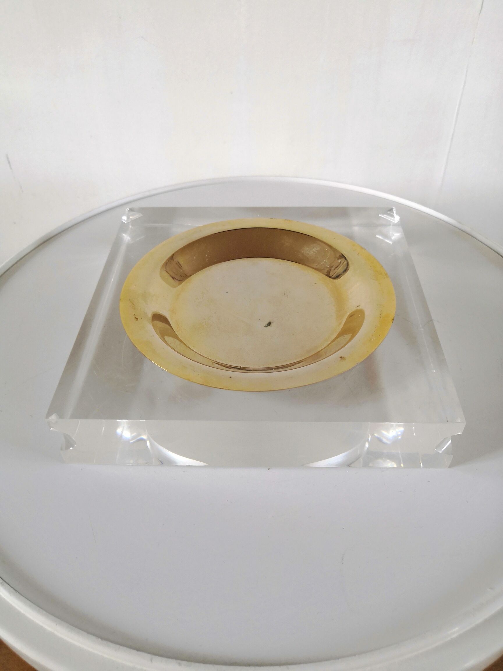 Empty cup pocket Plexiglas ashtray lucite design 70s