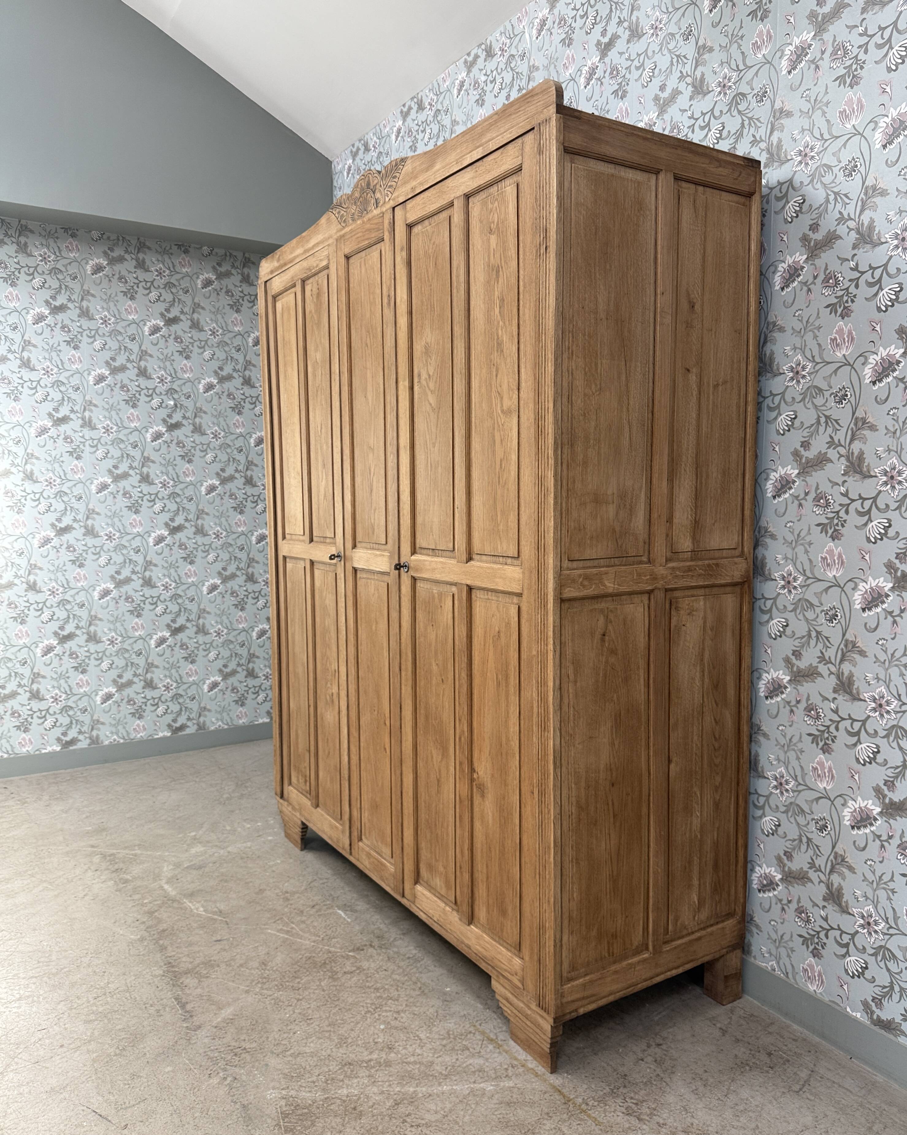 Grande armoire Art Dévo en chêne massif (rénovée)