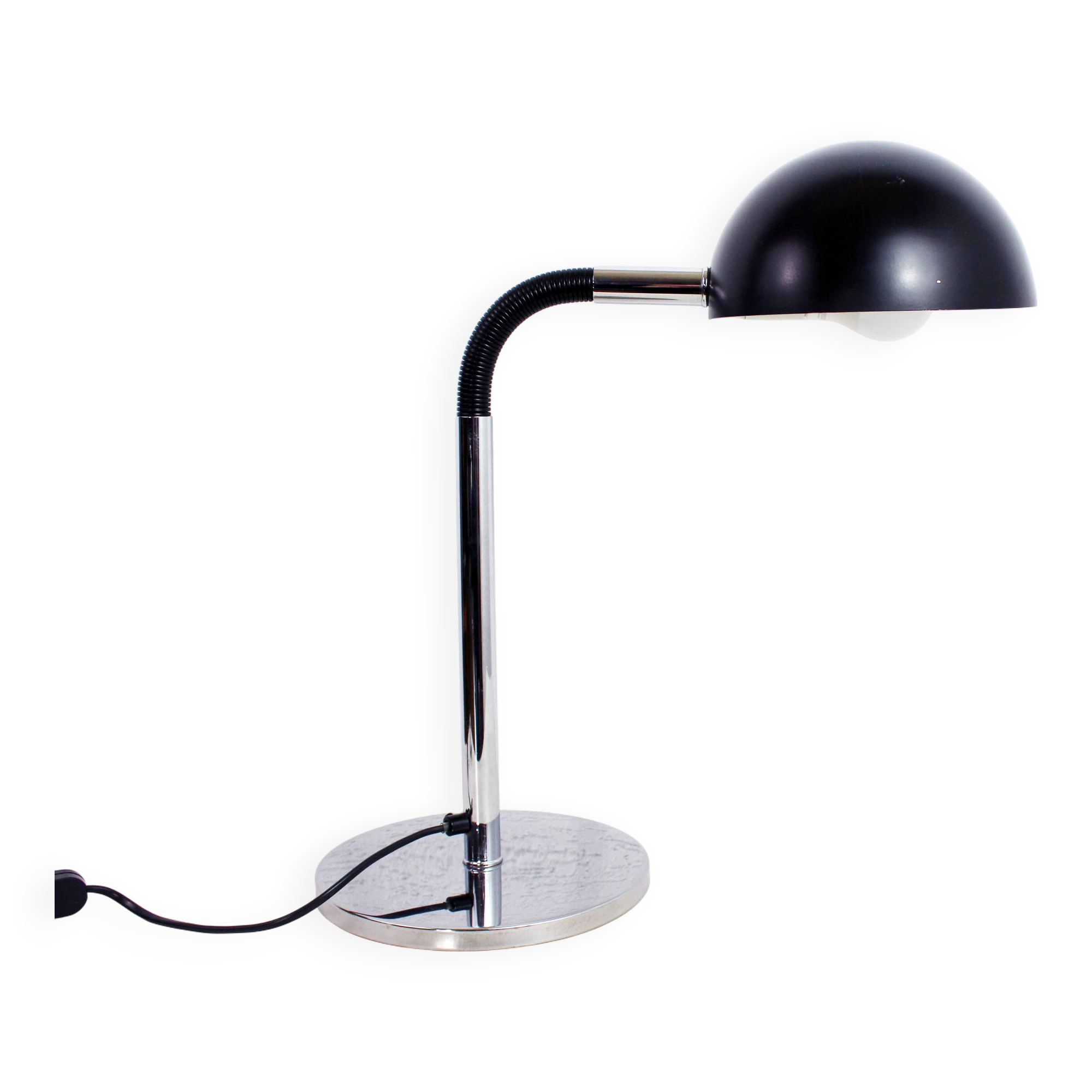 Black and chrome metal desk lamp