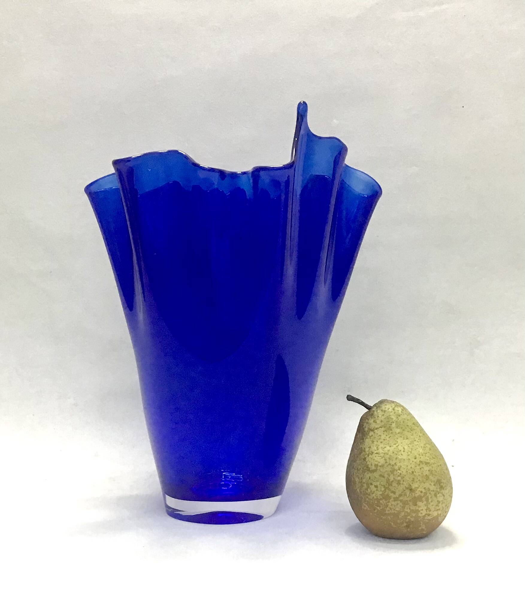 Murano - Cobalt blue glass handkerchief vase 25 cm high