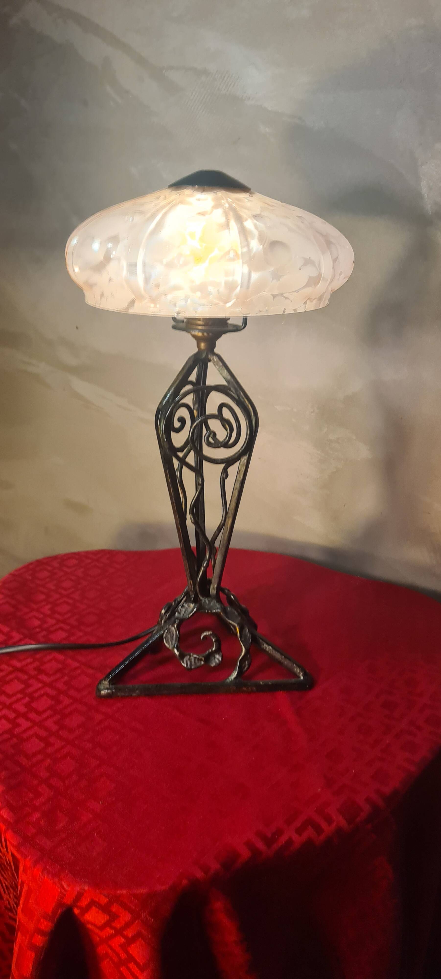 1930 wrought iron lamp, opaline lampshade, Clichy, very beautiful, 39x20