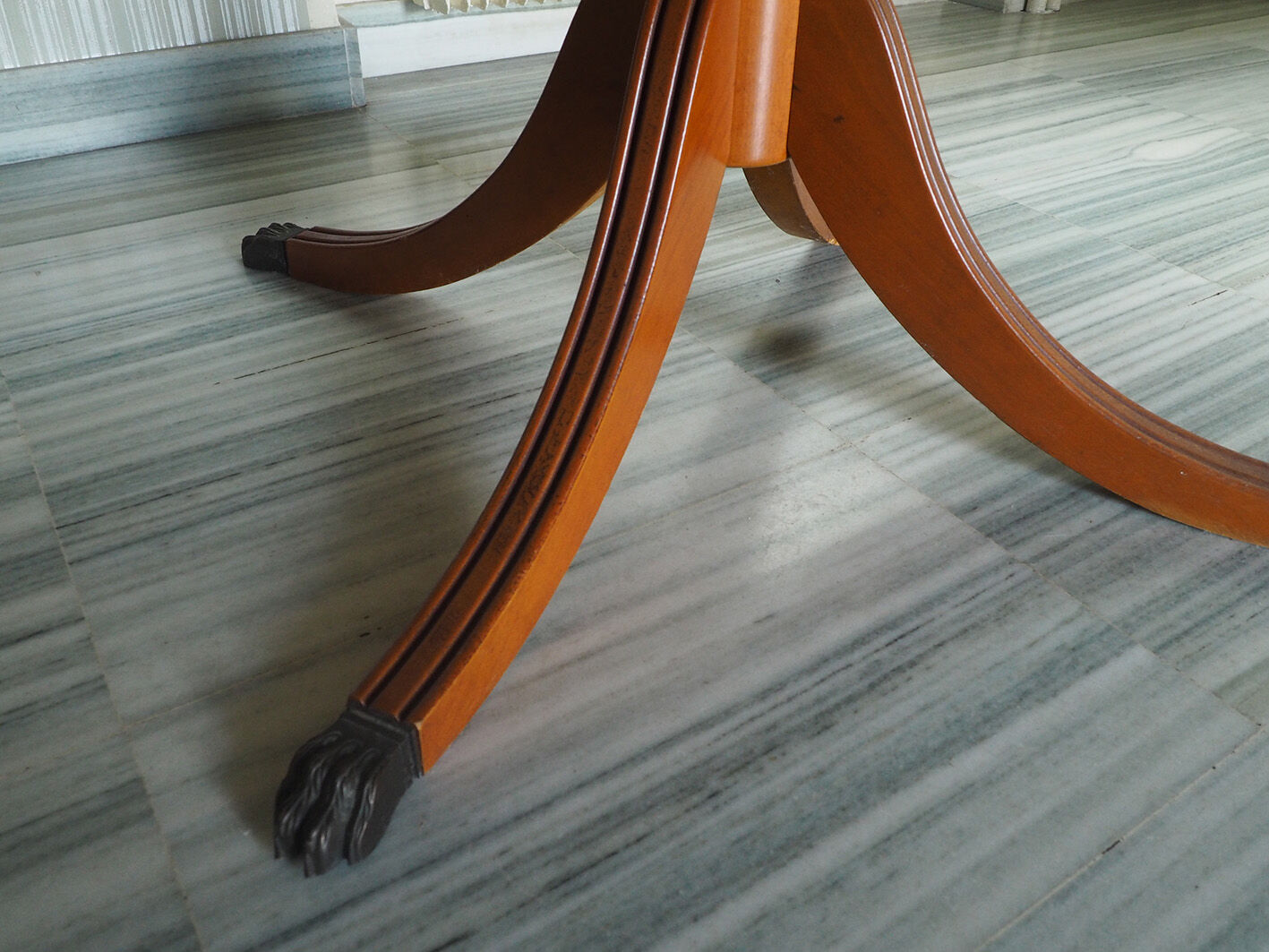 English-style wooden and leather table