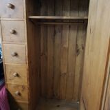 Armoire en pin massif