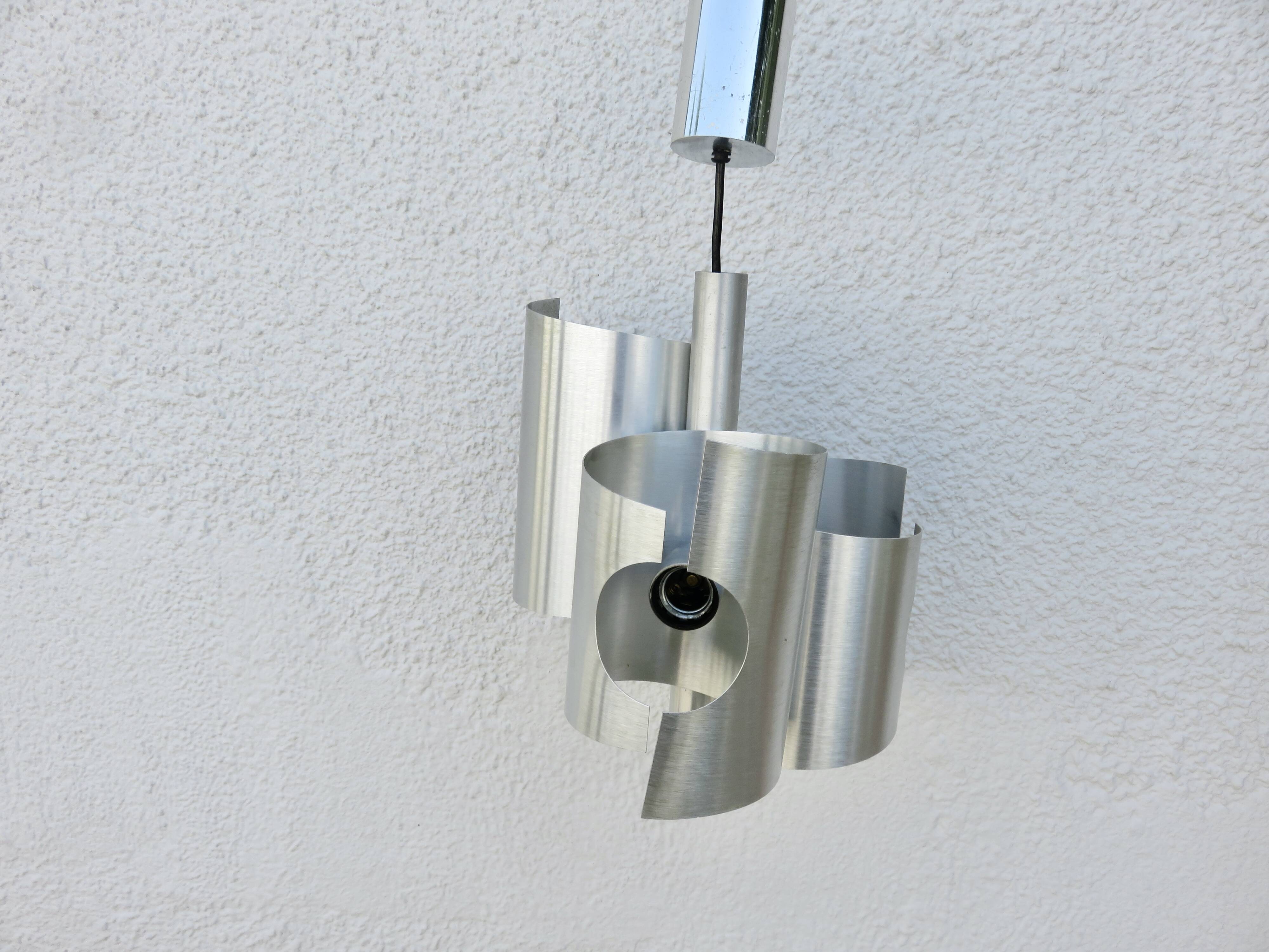 Suspension space age, UFO, rockabilly, pure 1970s design.